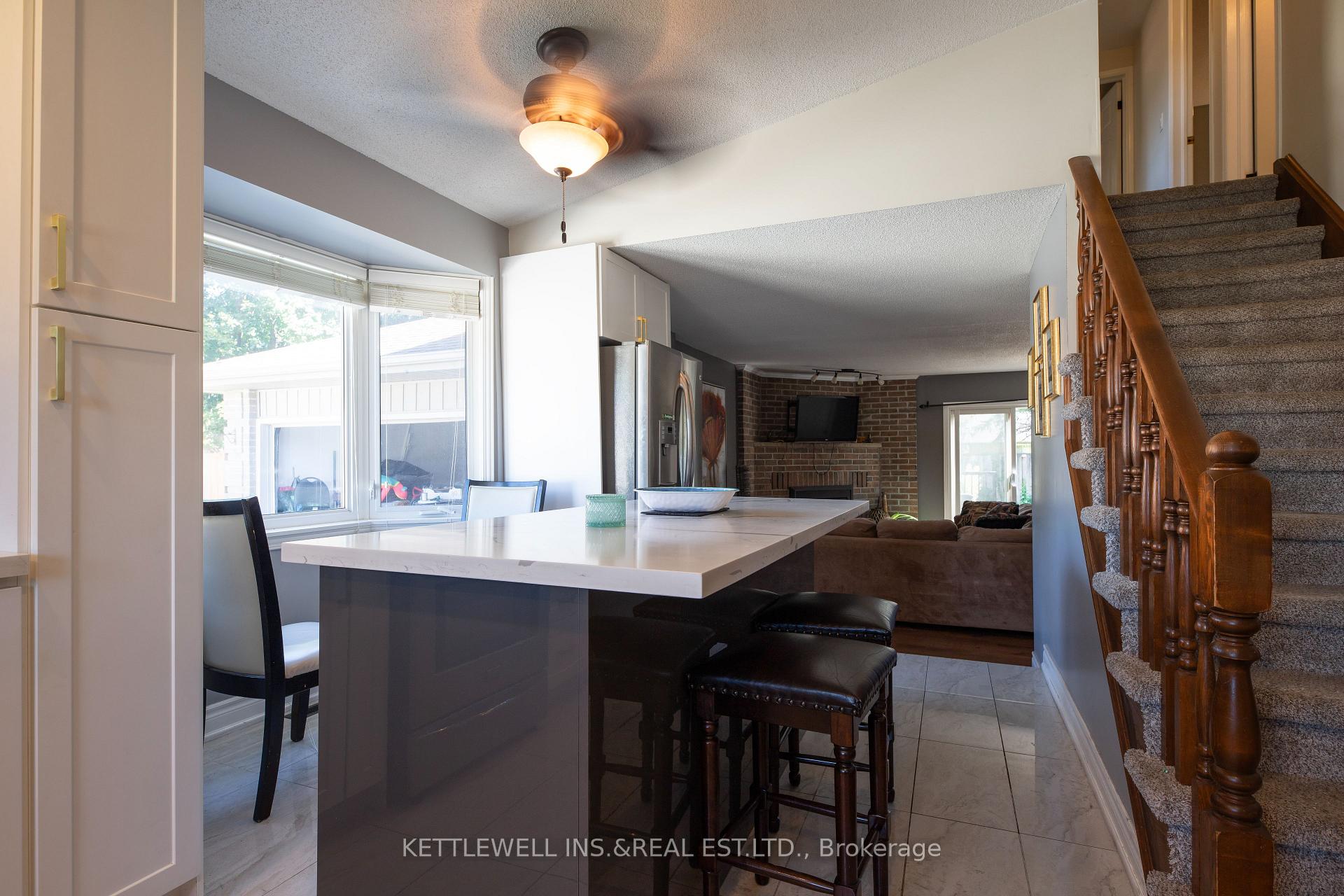 Photo 6 of 17 Elgin Place W, Strathroy-Caradoc, NW — HOMEH