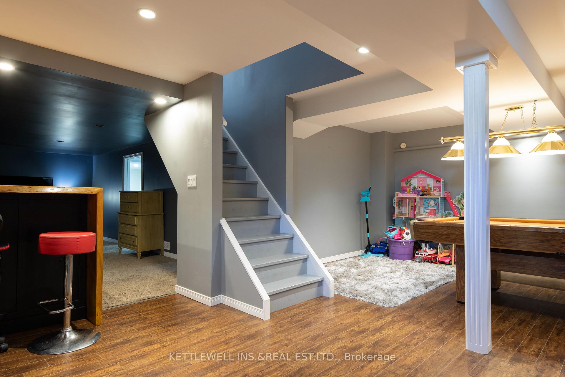 Photo 15 of 17 Elgin Place W, Strathroy-Caradoc, NW — HOMEH