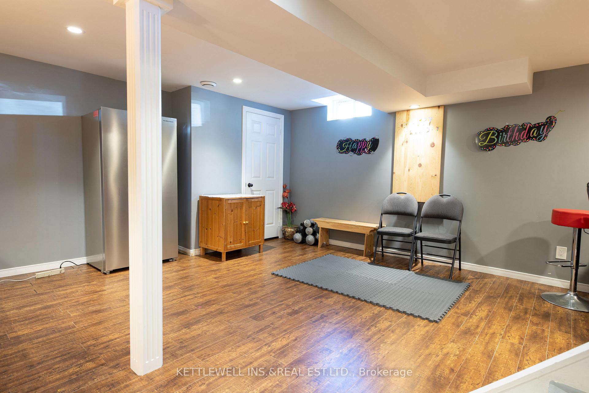 Photo 16 of 17 Elgin Place W, Strathroy-Caradoc, NW — HOMEH