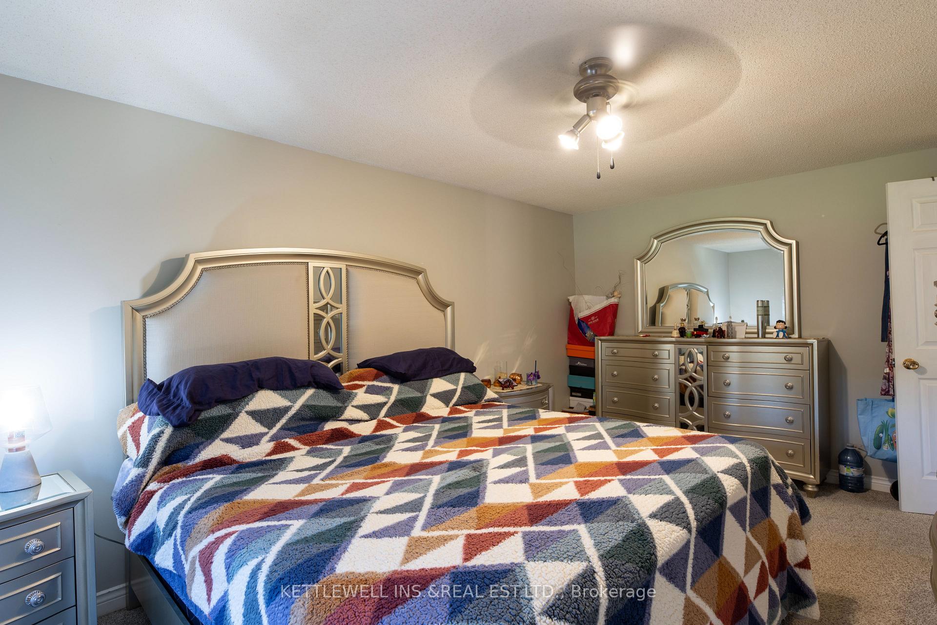 Photo 21 of 17 Elgin Place W, Strathroy-Caradoc, NW — HOMEH