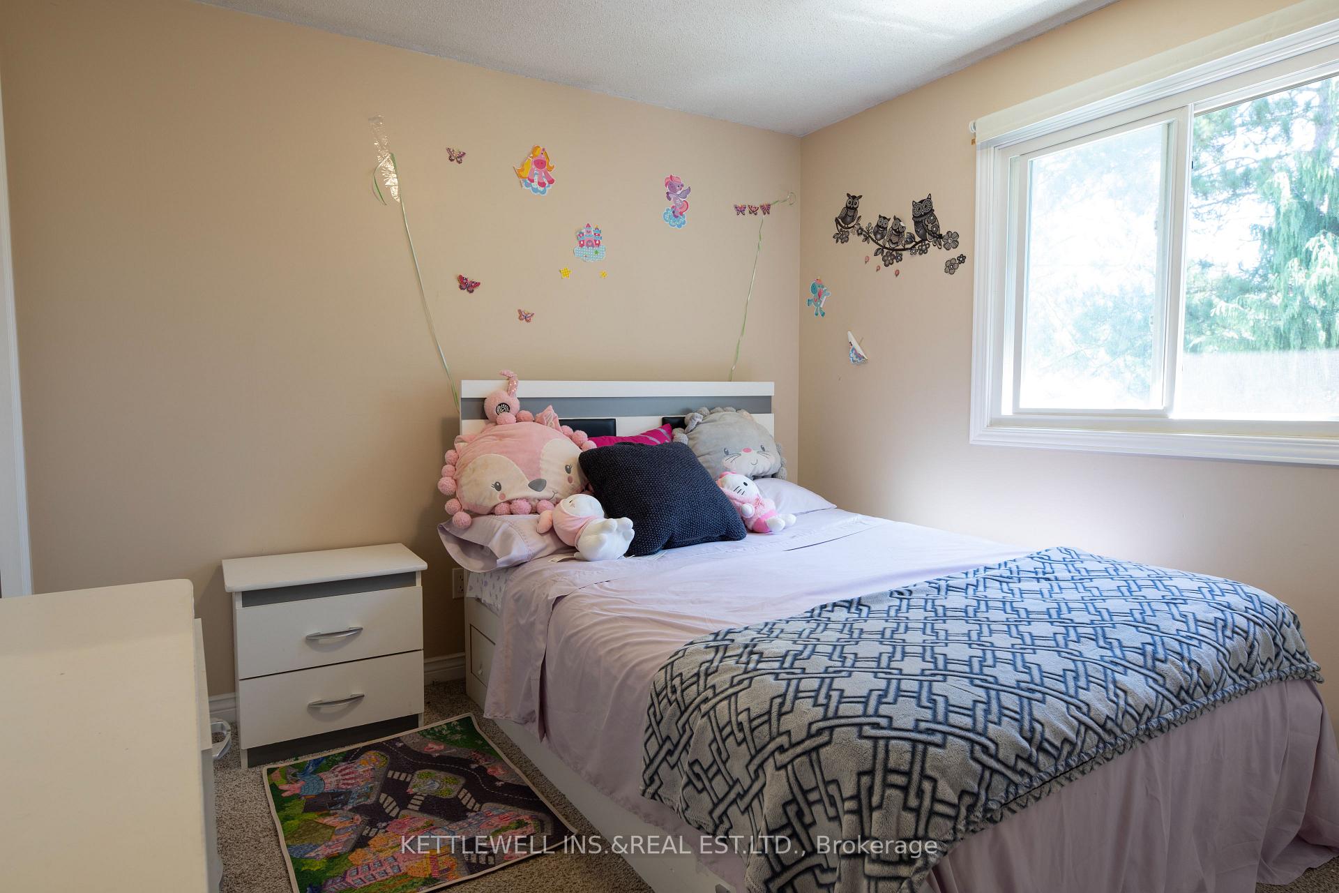 Photo 22 of 17 Elgin Place W, Strathroy-Caradoc, NW — HOMEH