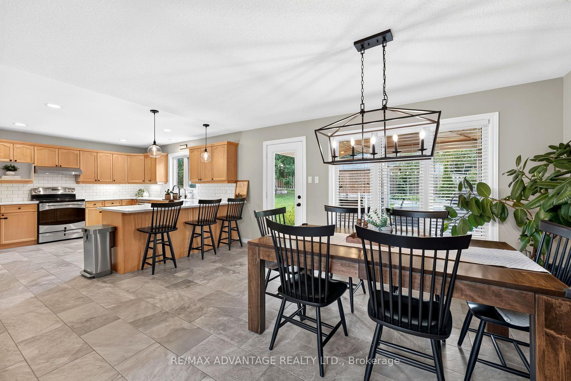 Photo 23 of 37 Calvert Lane, Middlesex Centre, Ilderton — HOMEH