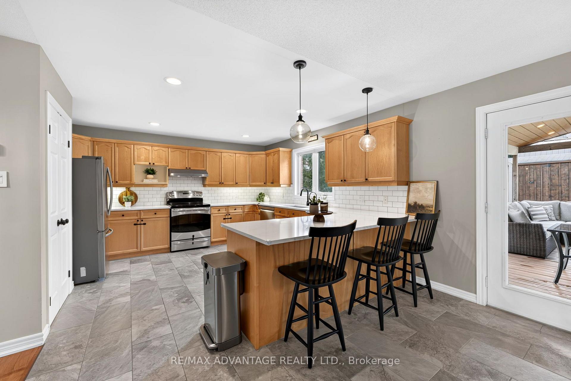 Photo 24 of 37 Calvert Lane, Middlesex Centre, Ilderton — HOMEH