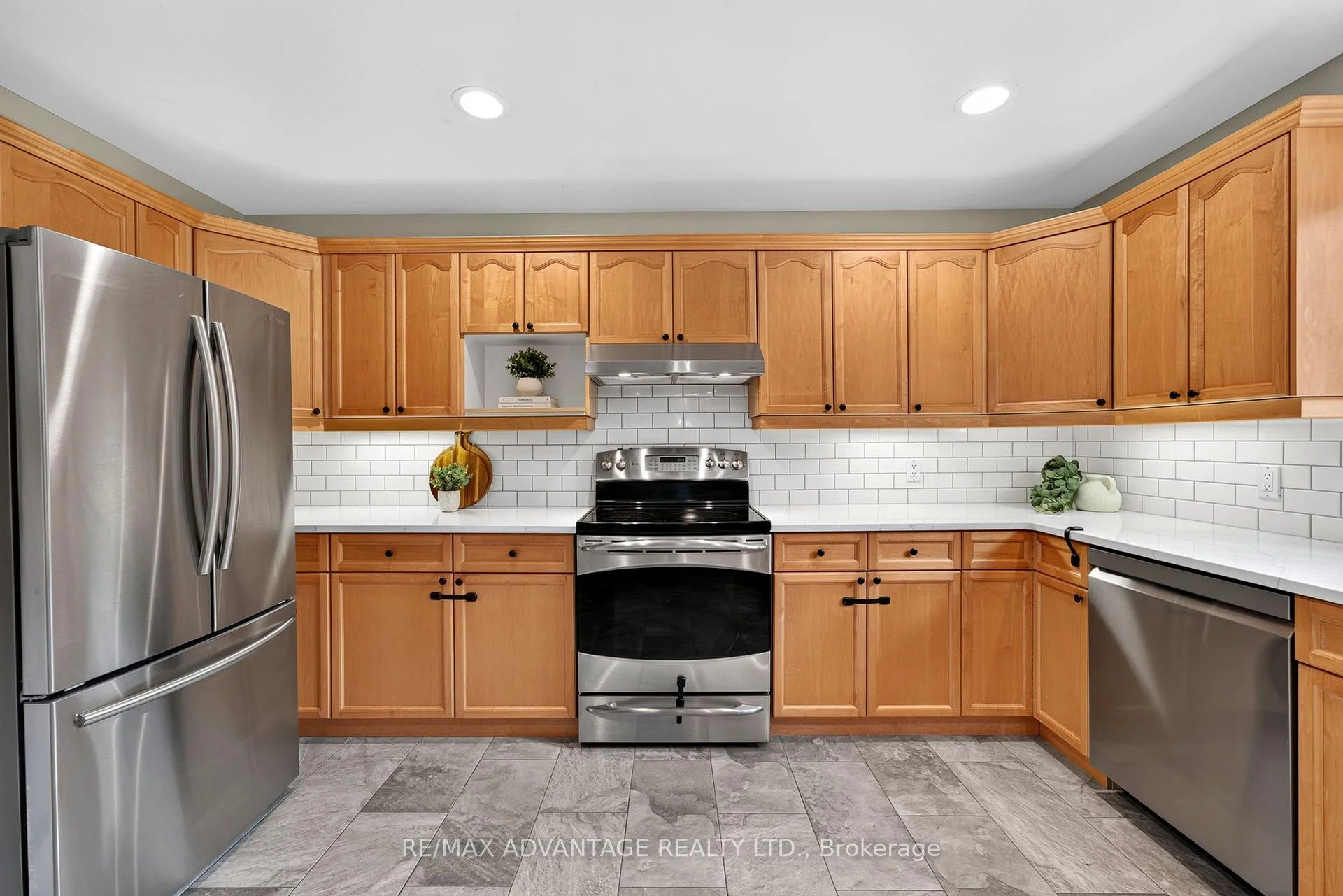 Photo 19 of 37 Calvert Lane, Middlesex Centre, Ilderton — HOMEH