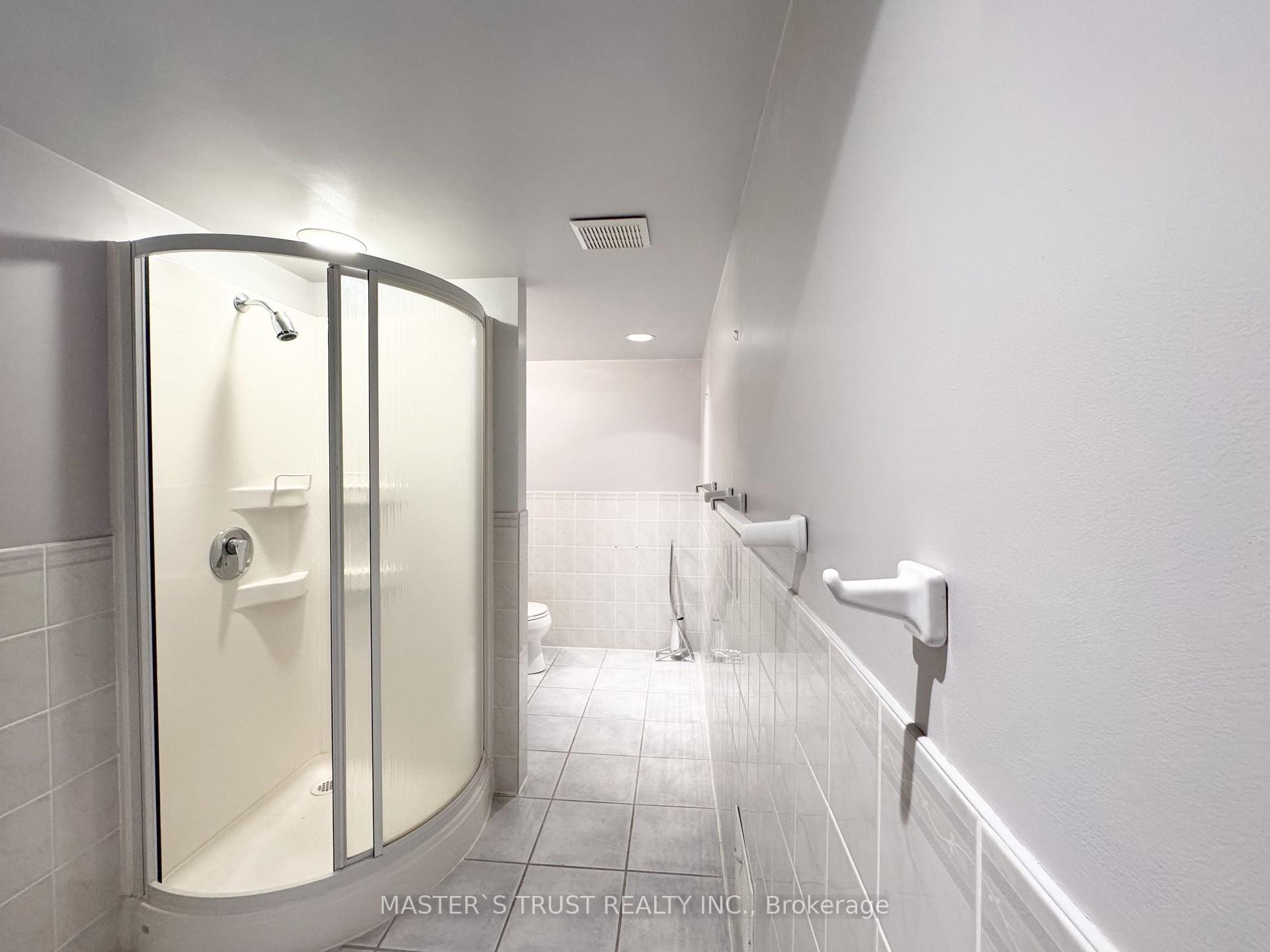 Photo 9 of 6 Cadmus Road, North York, Newtonbrook East — HOMEH