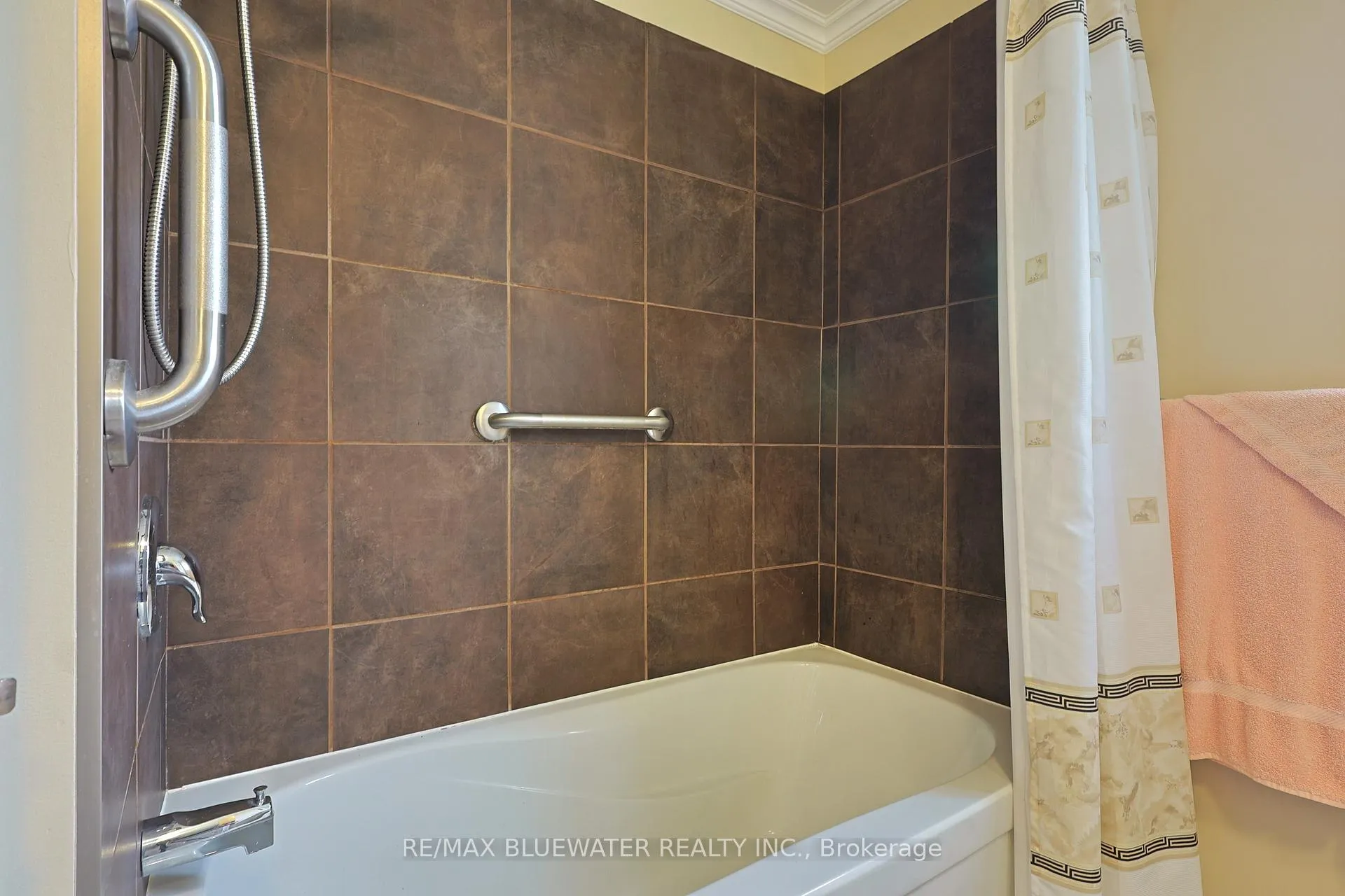 Photo 30 of 22 Pebble Beach Parkway, South Huron, Stephen — HOMEH