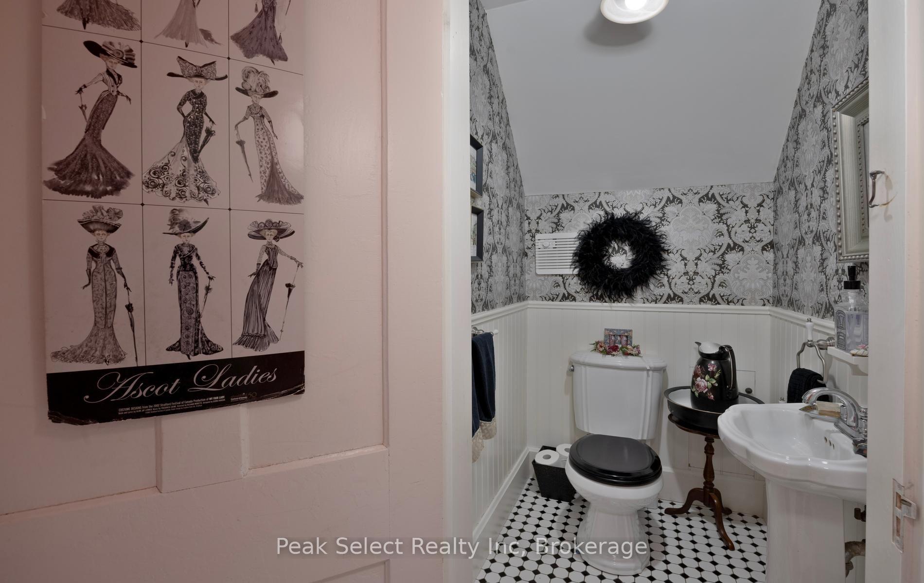 Photo 24 of 220 Elgin Street E, St. Marys — HOMEH