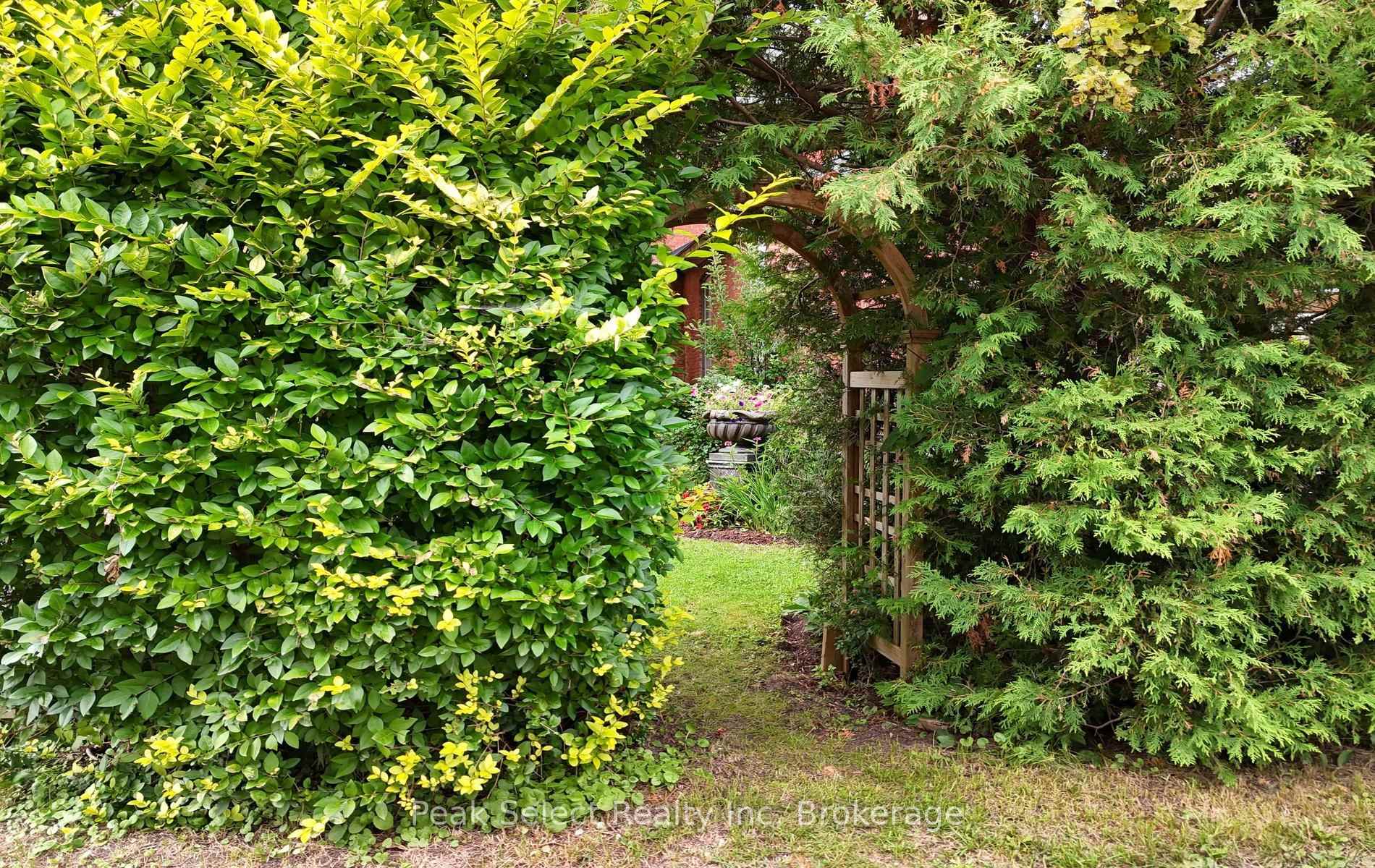 Photo 40 of 220 Elgin Street E, St. Marys — HOMEH