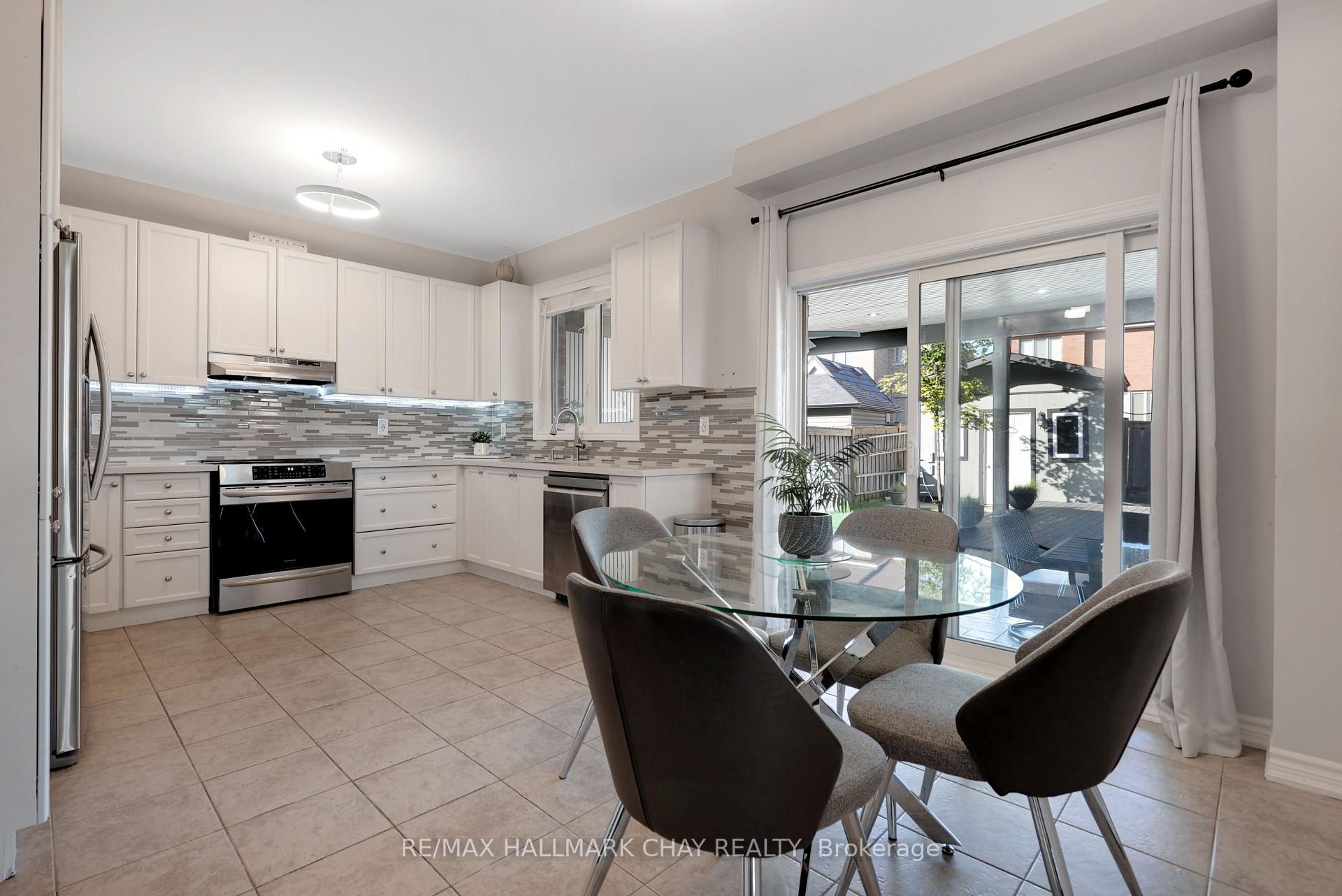 Photo 14 of 2199 Dawson Crescent, Innisfil, Alcona — HOMEH