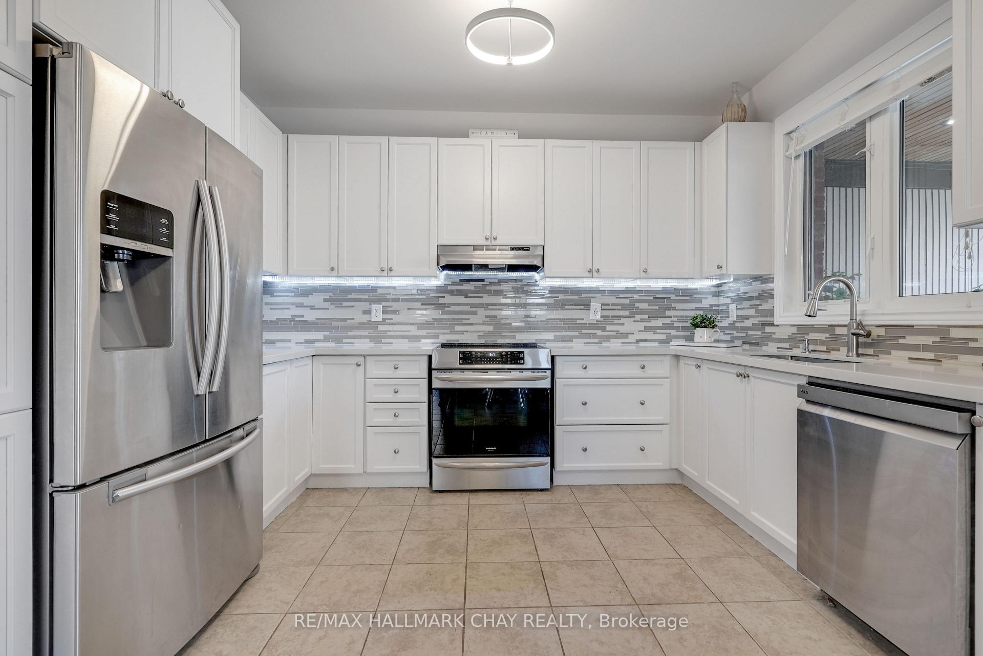 Photo 15 of 2199 Dawson Crescent, Innisfil, Alcona — HOMEH