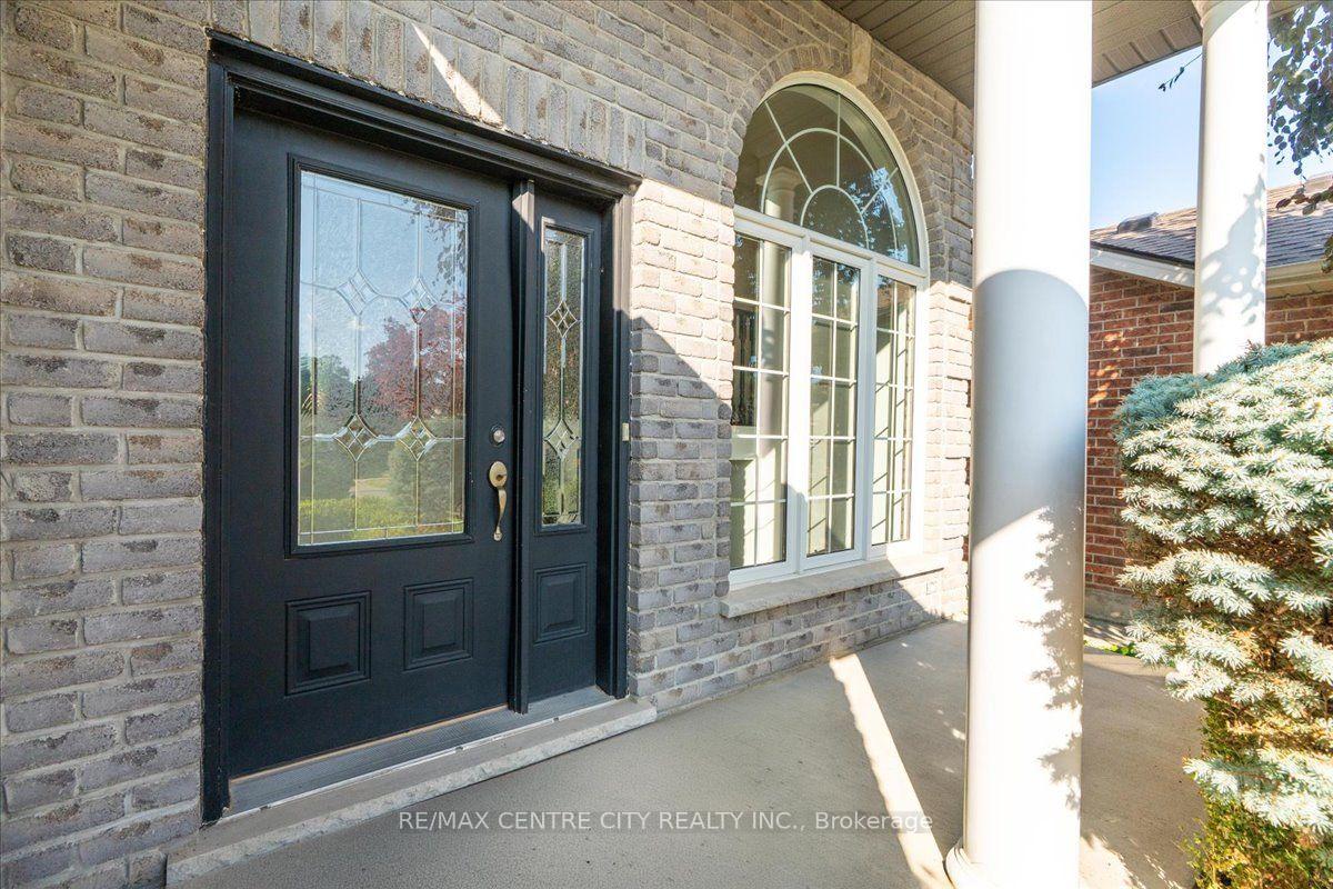Photo 3 of 59 Bridle Path, Strathroy-Caradoc, SW — HOMEH