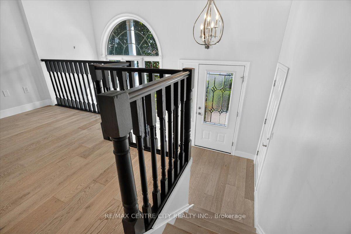 Photo 5 of 59 Bridle Path, Strathroy-Caradoc, SW — HOMEH