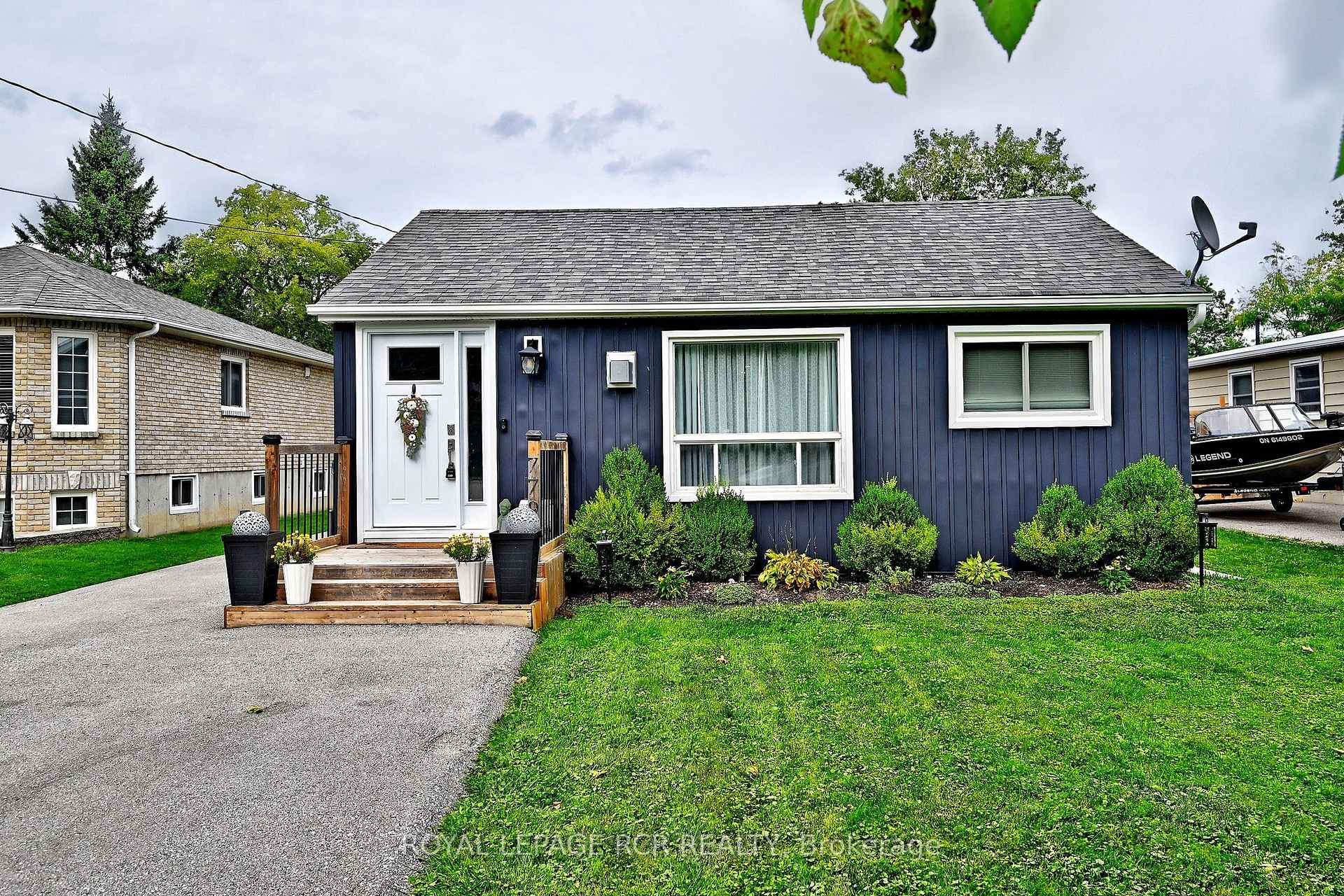 Photo 2 of 779 Sheppard Avenue, Georgina, Historic Lakeshore Communities — HOMEH