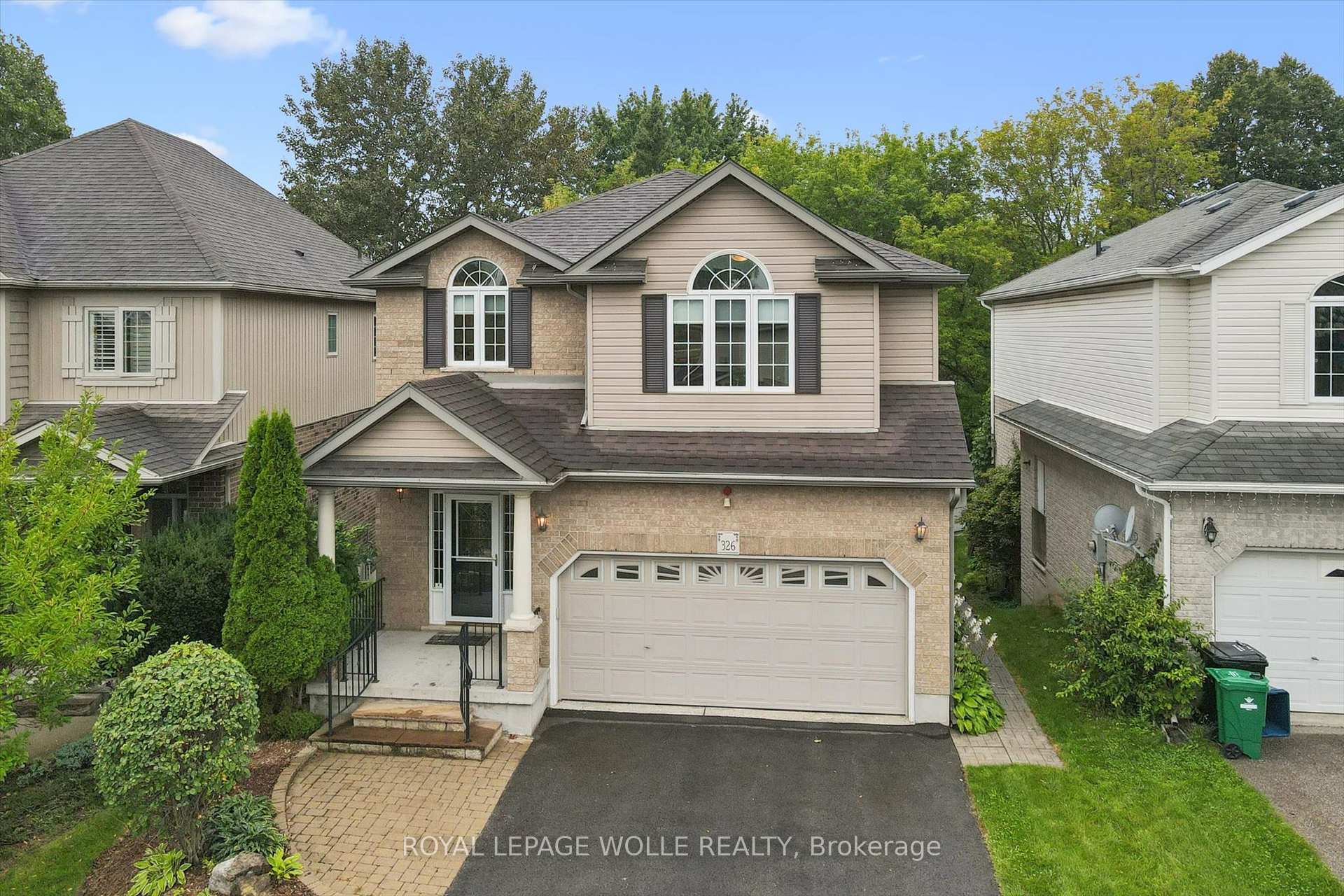 Photo 3 of 326 Tealby Crescent, Waterloo, Colonial Acres — HOMEH