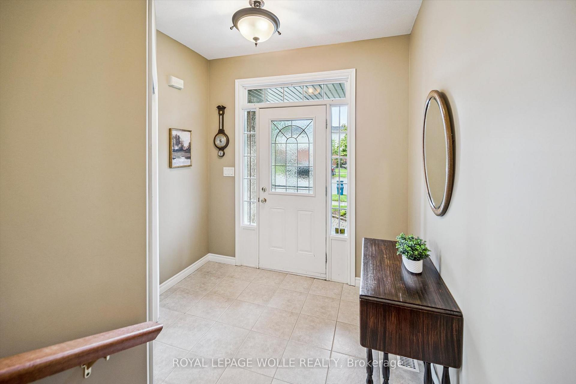 Photo 8 of 326 Tealby Crescent, Waterloo, Colonial Acres — HOMEH