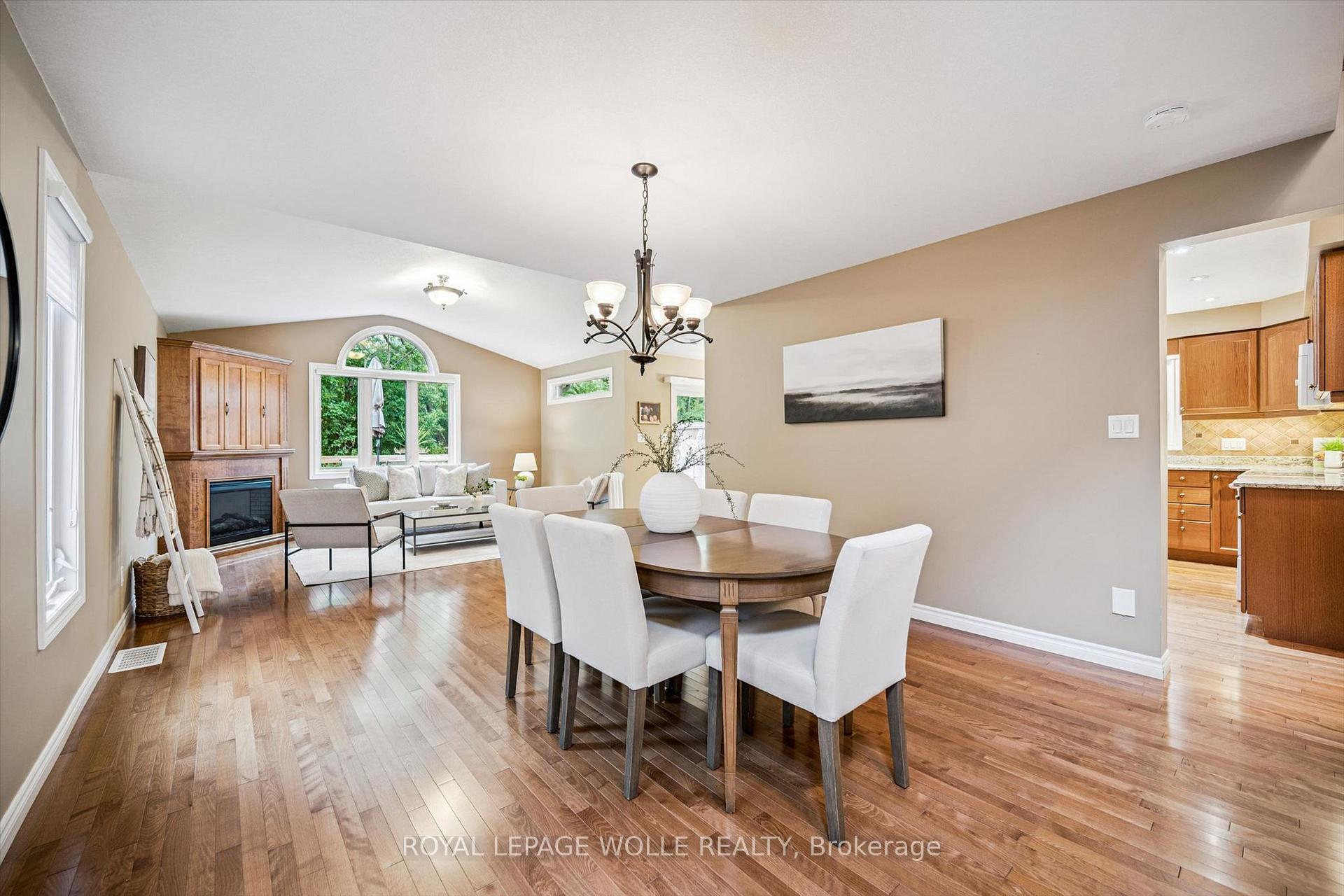 Photo 10 of 326 Tealby Crescent, Waterloo, Colonial Acres — HOMEH