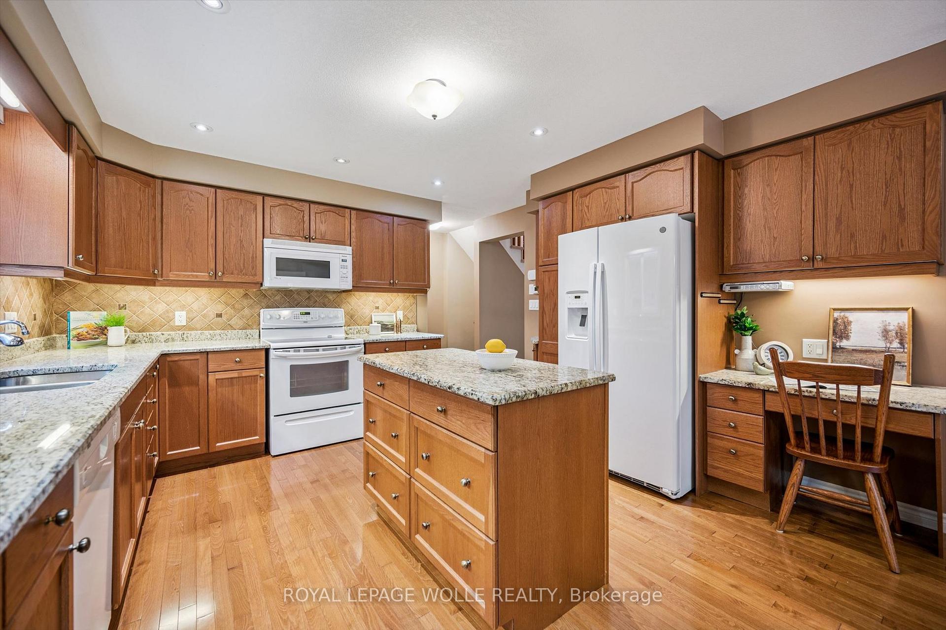 Photo 15 of 326 Tealby Crescent, Waterloo, Colonial Acres — HOMEH