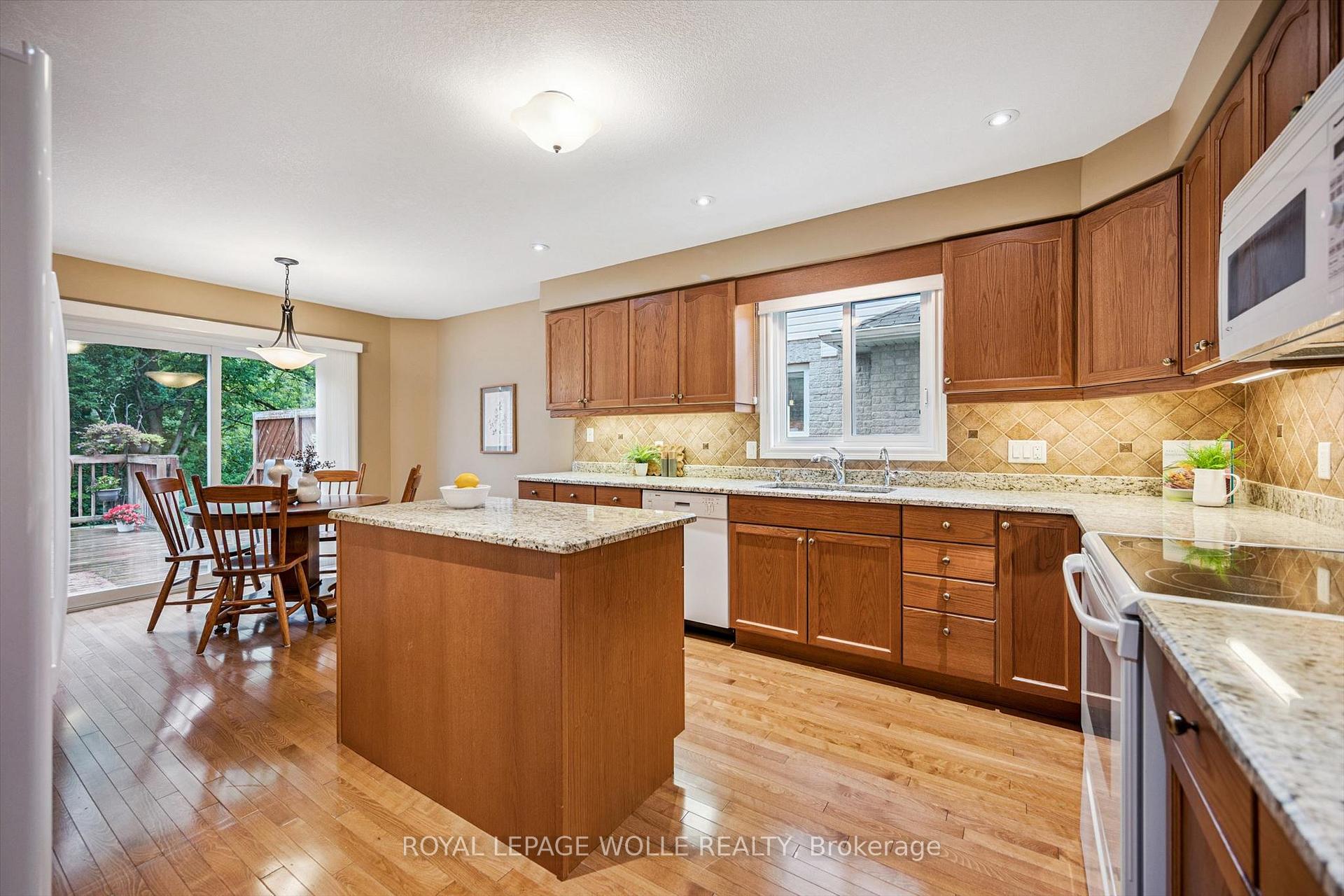 Photo 17 of 326 Tealby Crescent, Waterloo, Colonial Acres — HOMEH