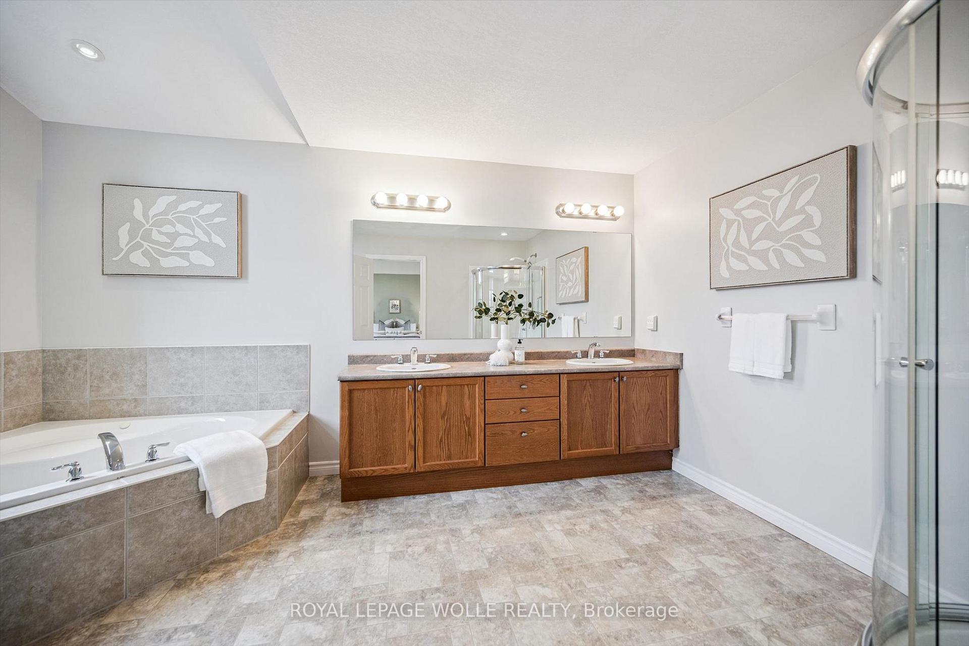 Photo 25 of 326 Tealby Crescent, Waterloo, Colonial Acres — HOMEH