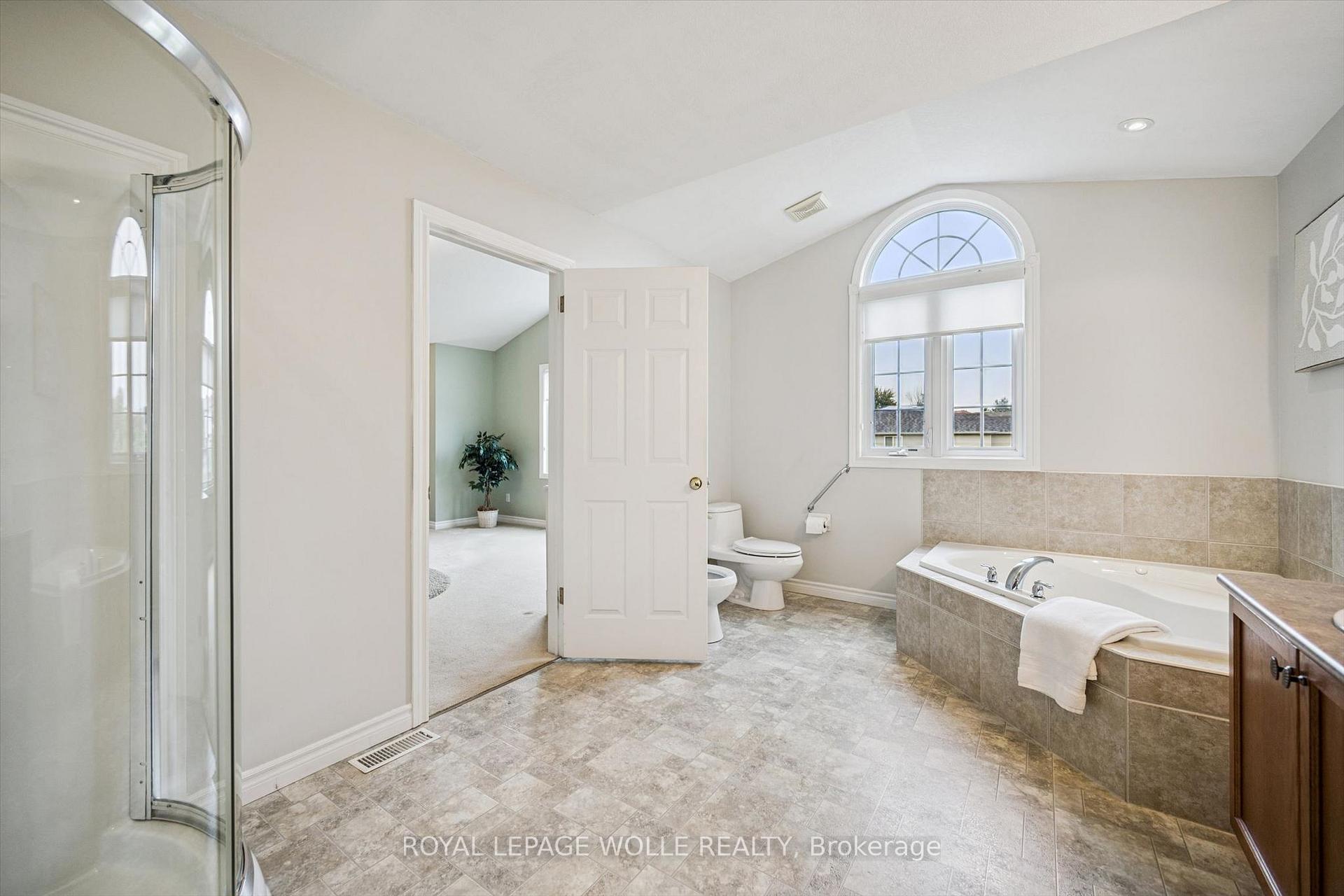 Photo 26 of 326 Tealby Crescent, Waterloo, Colonial Acres — HOMEH