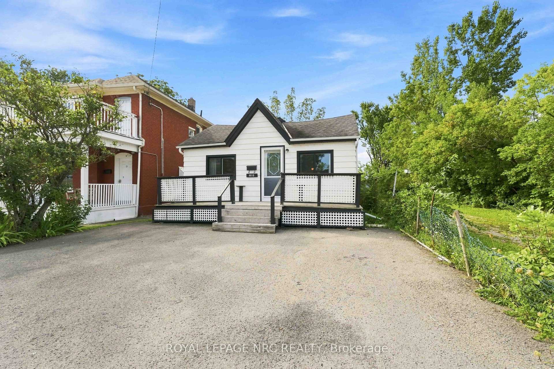Photo 3 of 4610 Bridge Street, Niagara Falls, Downtown — HOMEH