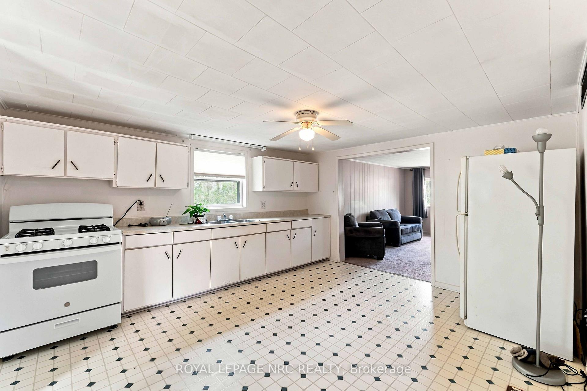 Photo 12 of 4610 Bridge Street, Niagara Falls, Downtown — HOMEH