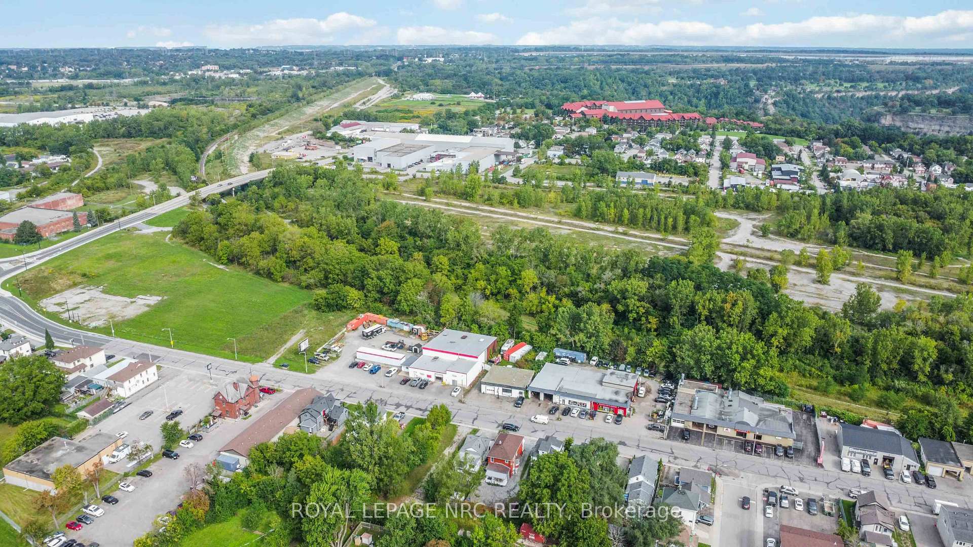 Photo 38 of 4610 Bridge Street, Niagara Falls, Downtown — HOMEH