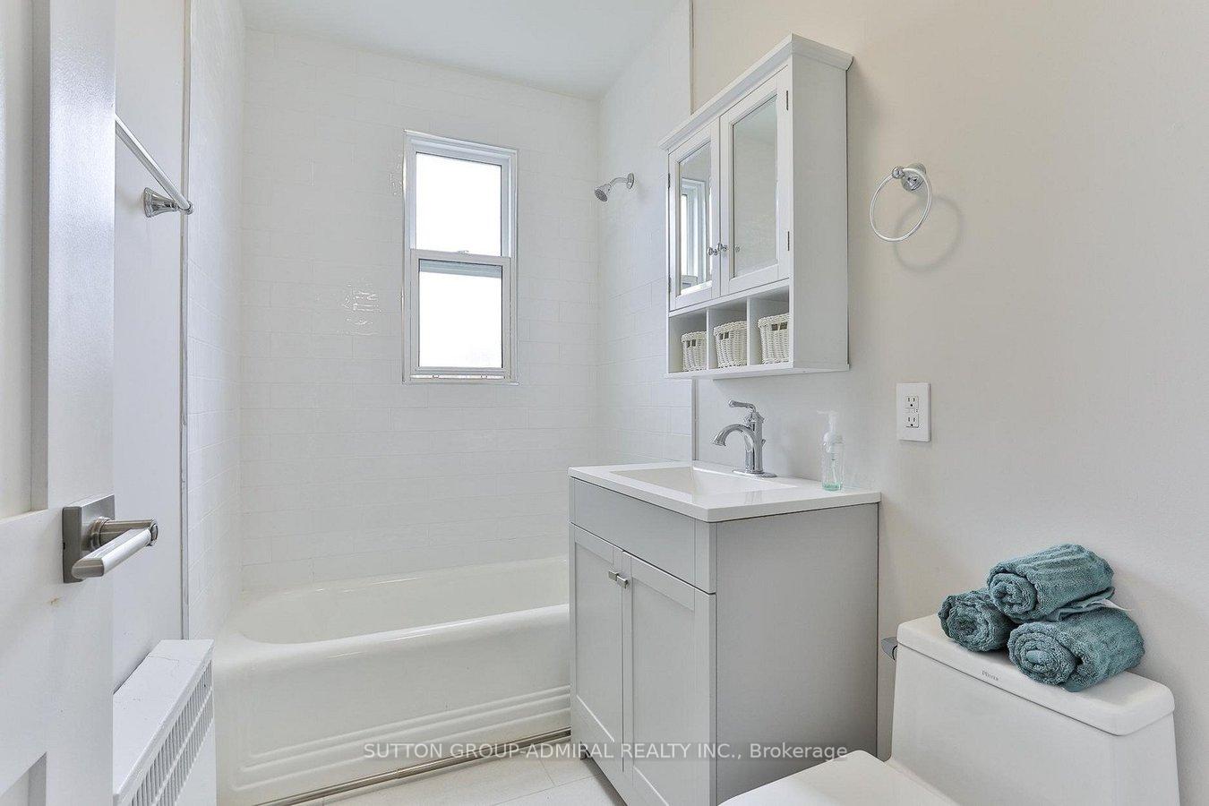 Photo 6 of Unit 10, 464 Spadina Road, Toronto, Forest Hill South — HOMEH