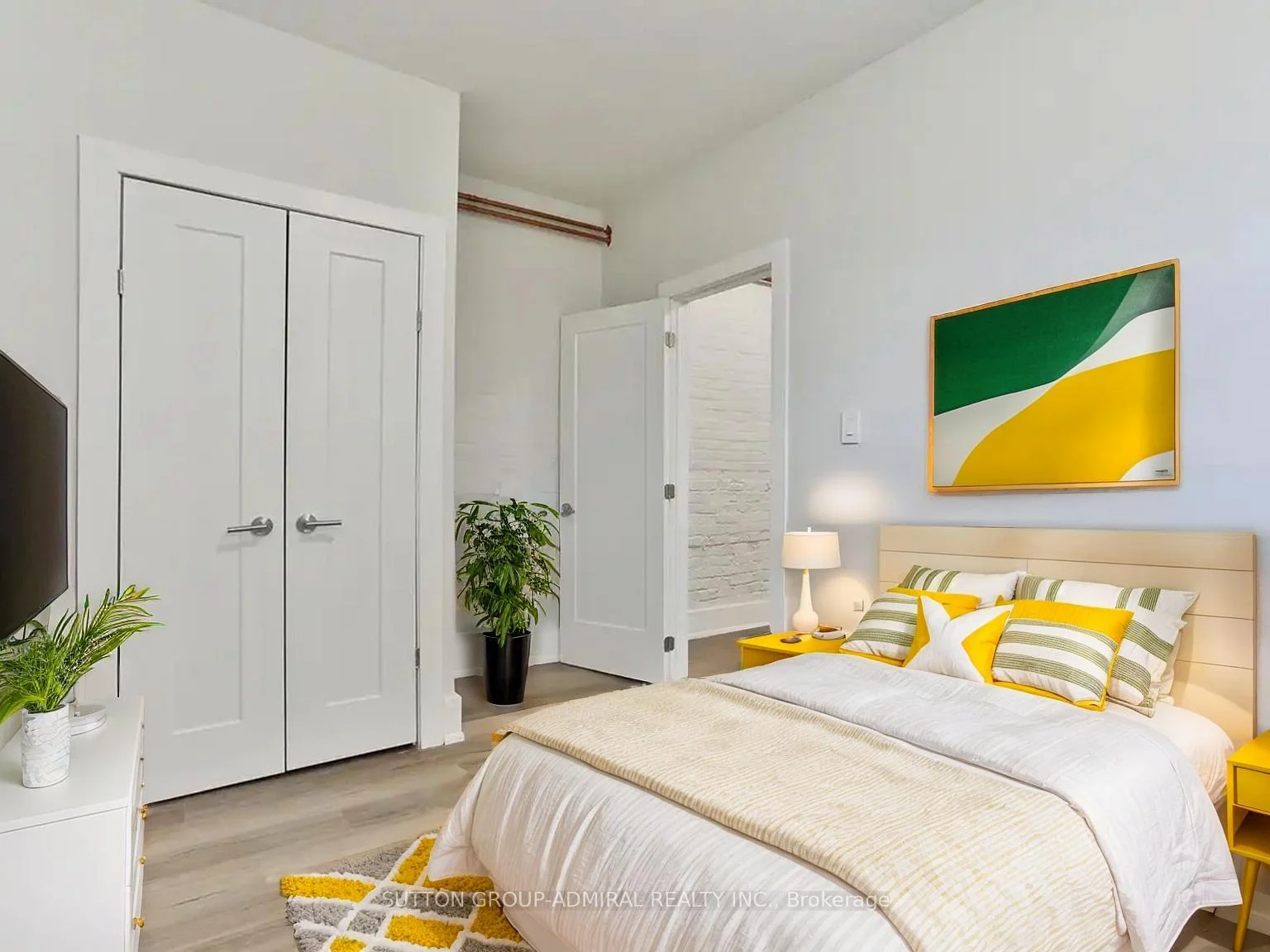 Photo 3 of Unit 16, 915 St Clair Avenue W, Toronto, Wychwood — HOMEH
