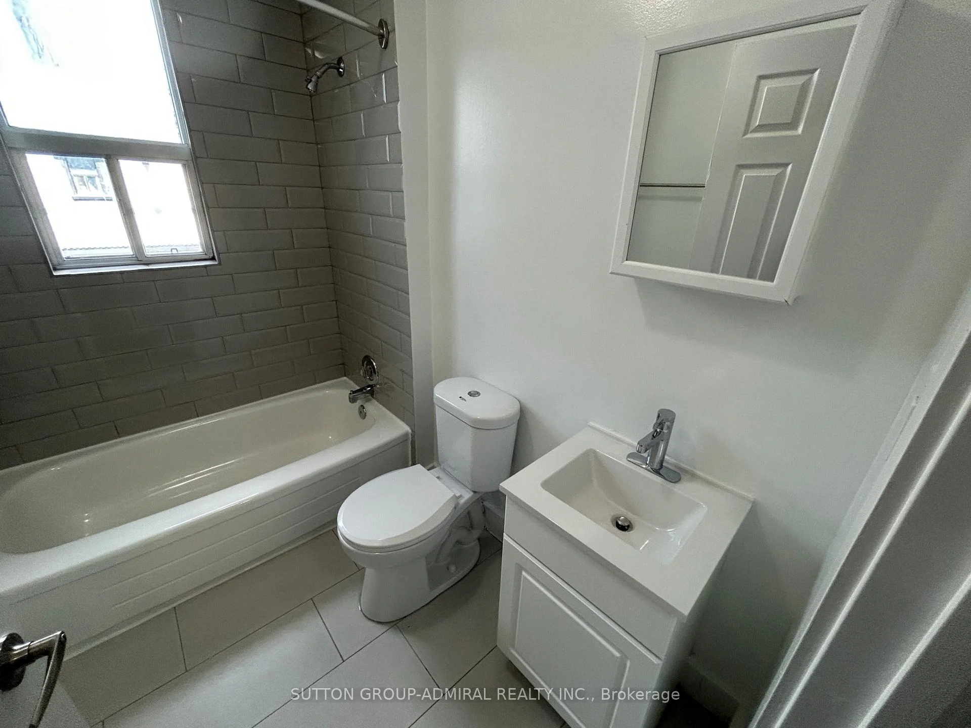 Photo 5 of Unit 34, 34 Heydon Park Road, Toronto, Little Portugal — HOMEH