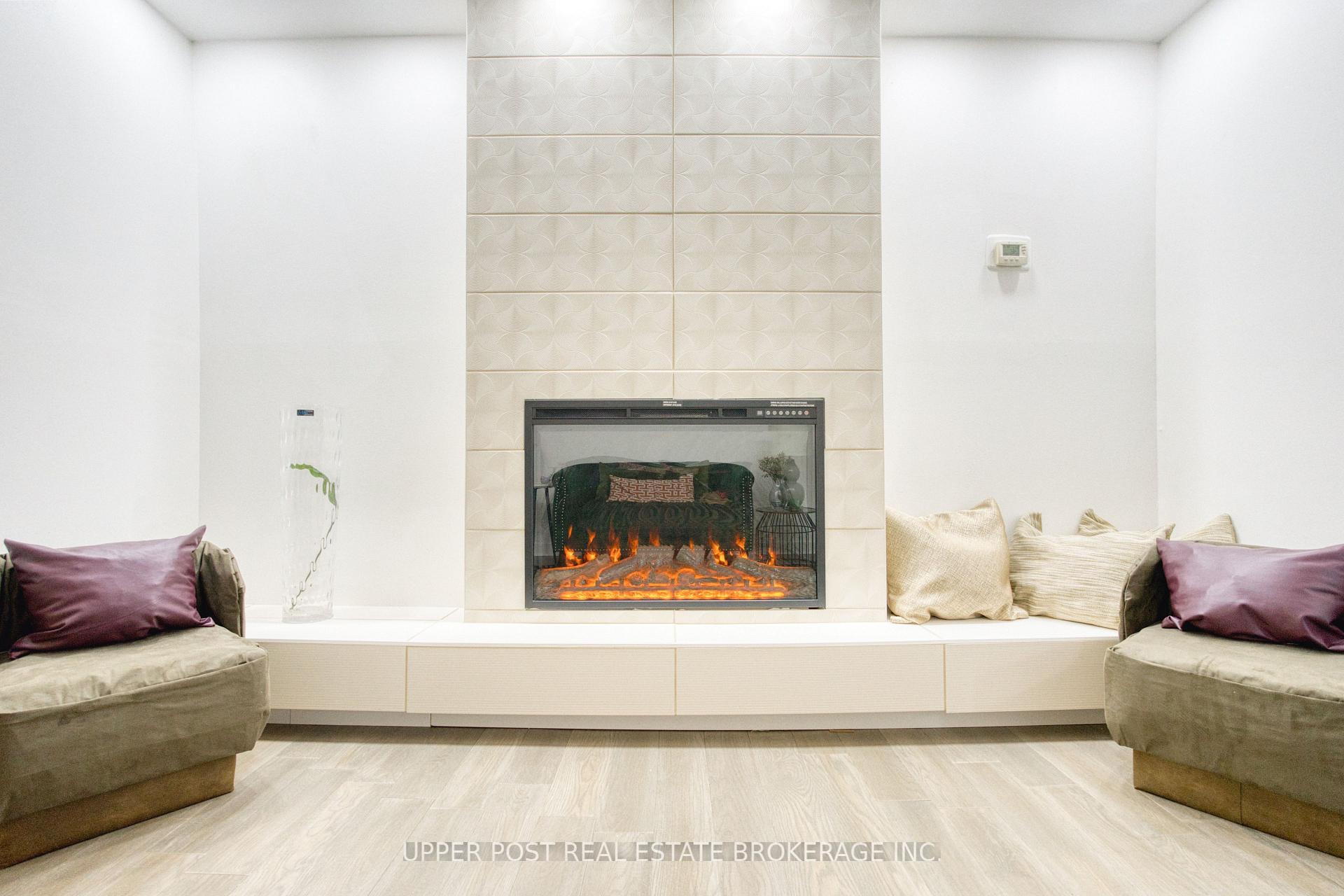 Photo 2 of 5 Longhope Place, North York, Don Valley Village — HOMEH