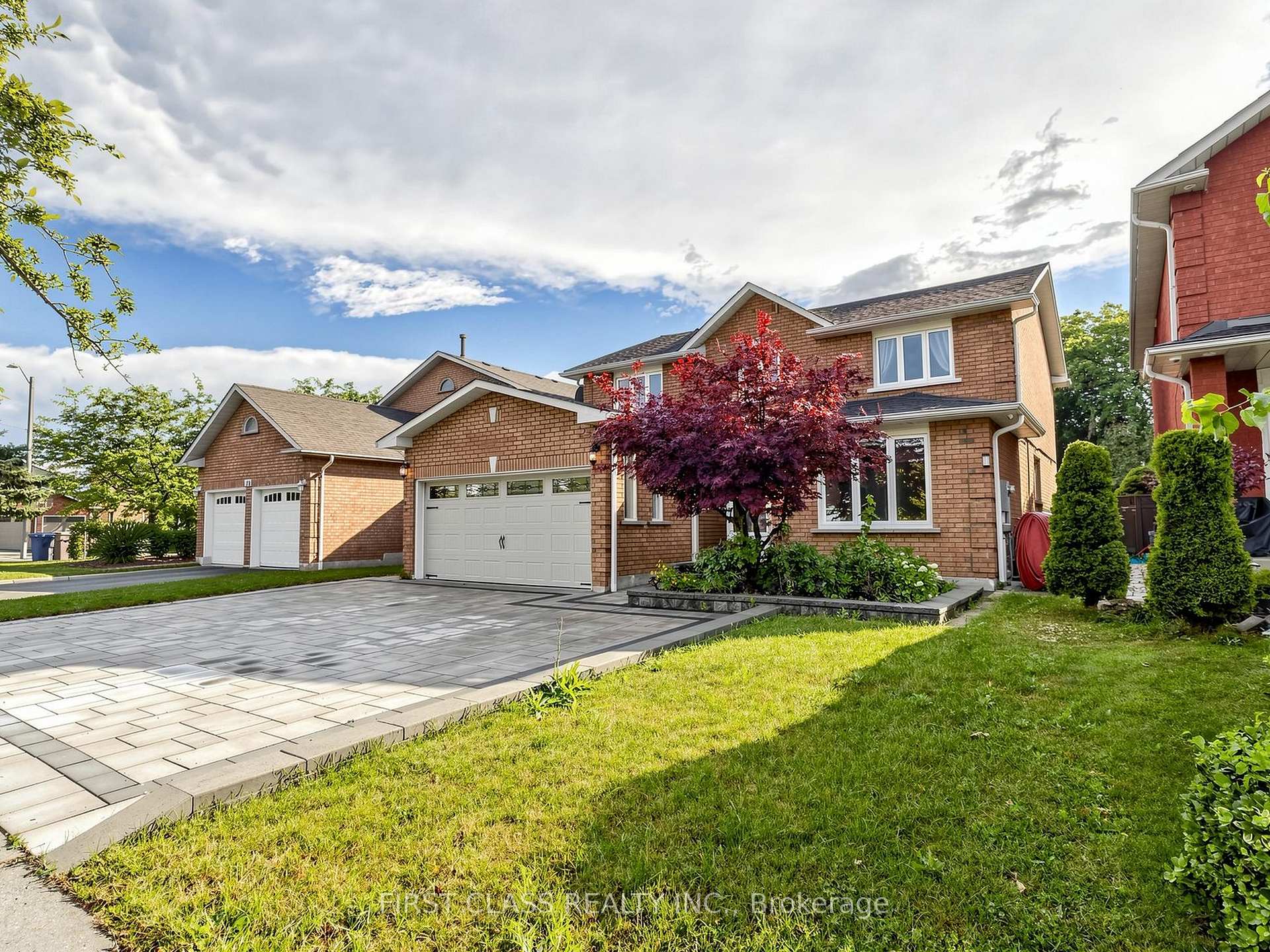 Photo 2 of 967 White Clover Way, Mississauga, East Credit — HOMEH