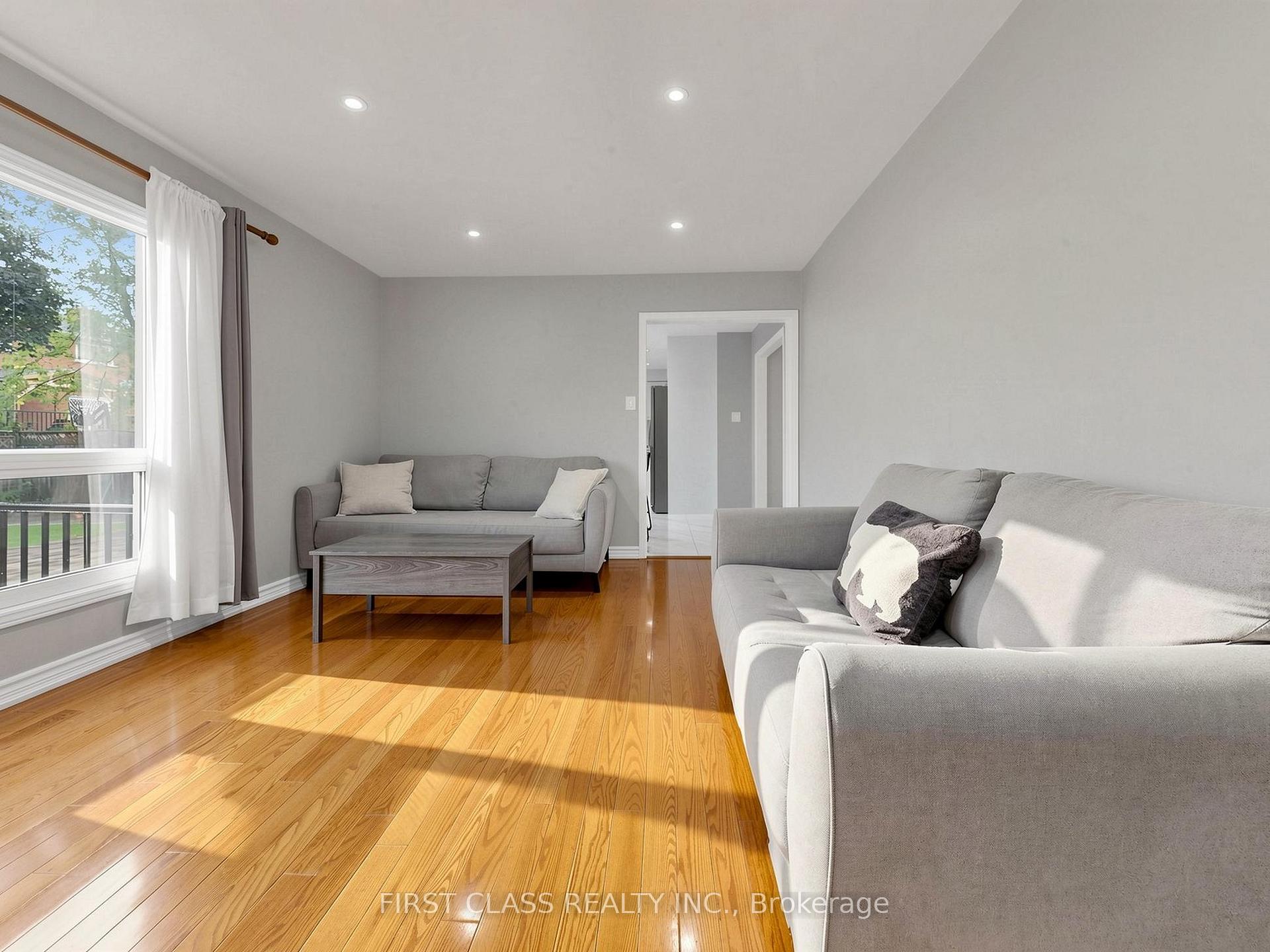 Photo 5 of 967 White Clover Way, Mississauga, East Credit — HOMEH