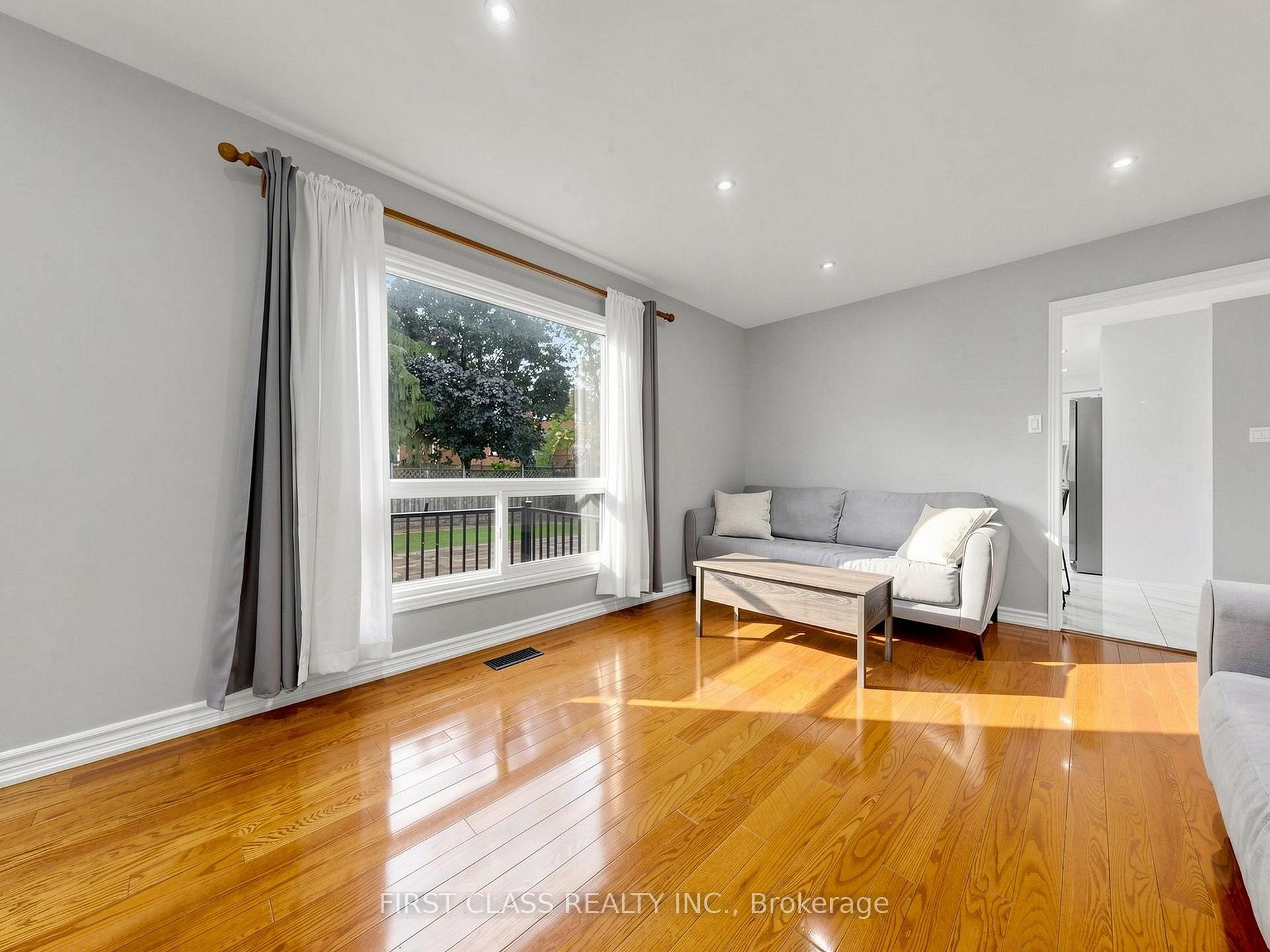 Photo 6 of 967 White Clover Way, Mississauga, East Credit — HOMEH