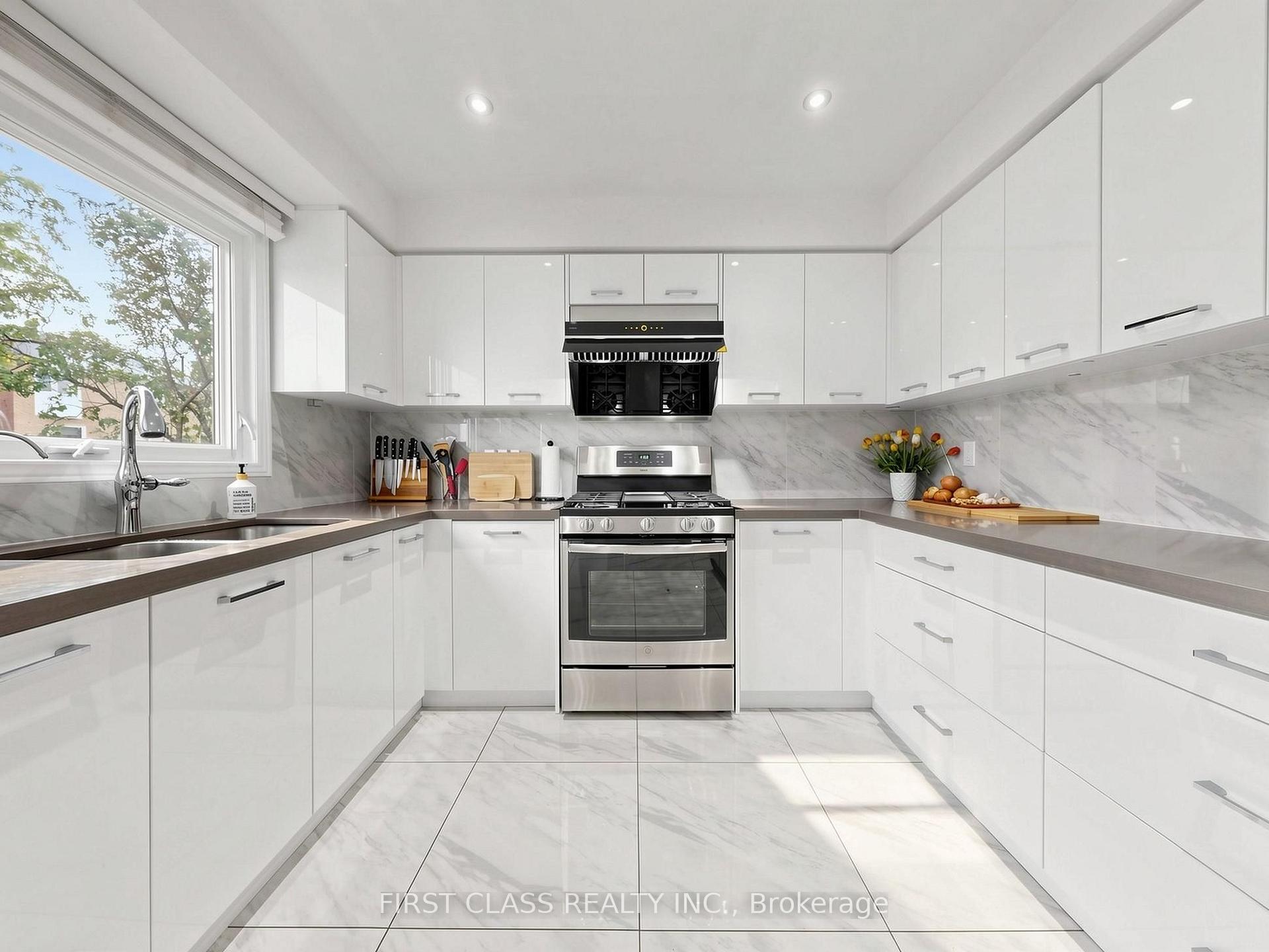 Photo 7 of 967 White Clover Way, Mississauga, East Credit — HOMEH