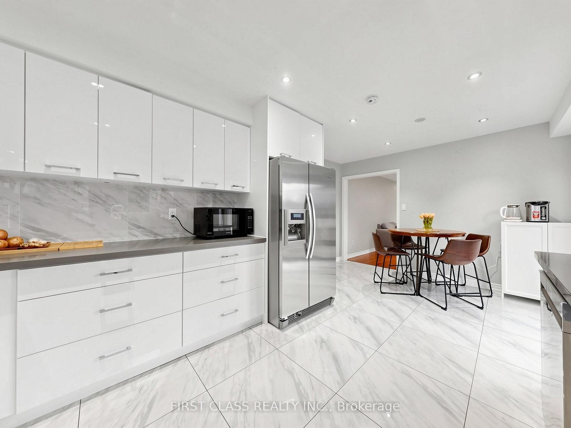 Photo 9 of 967 White Clover Way, Mississauga, East Credit — HOMEH