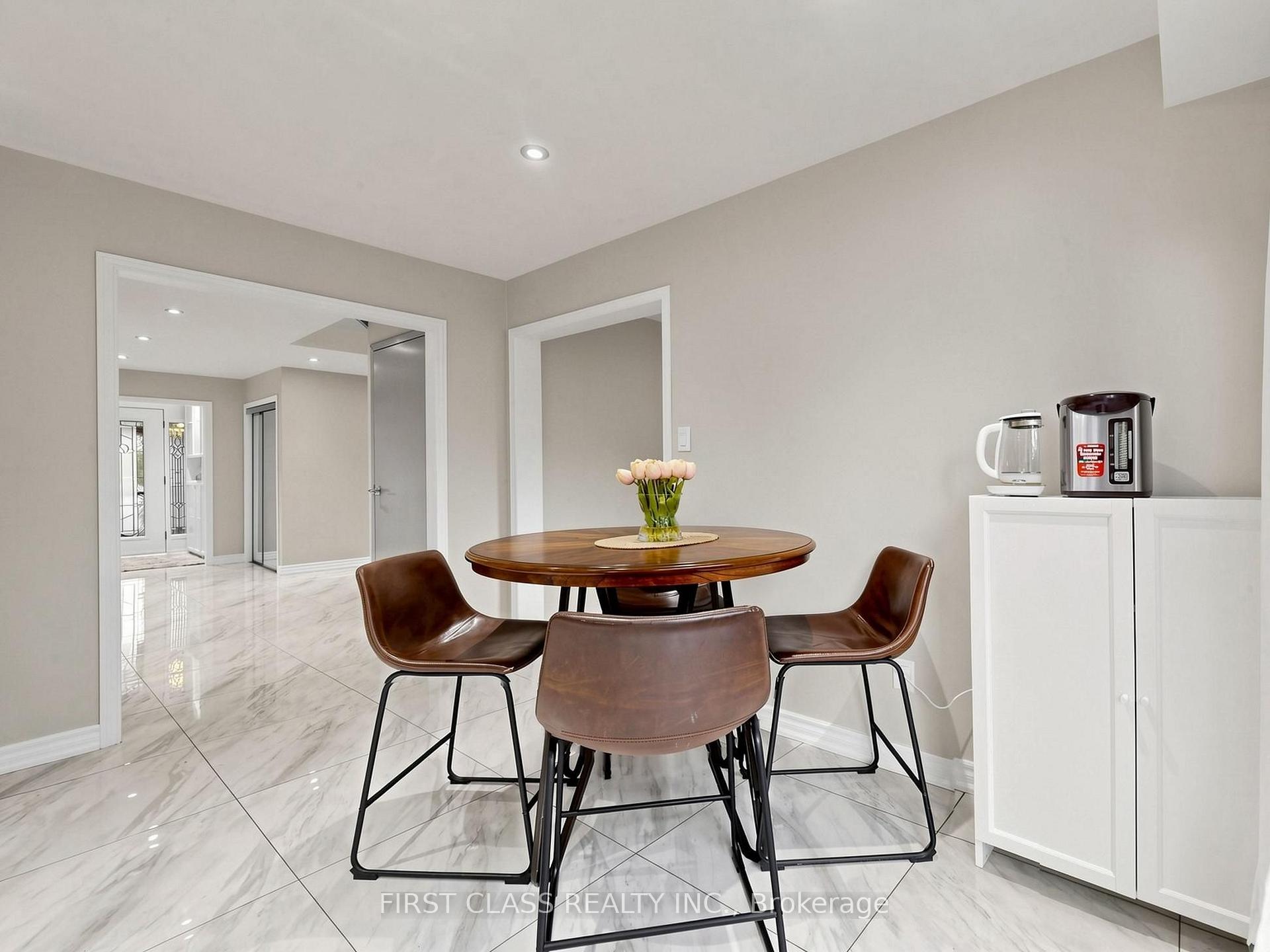 Photo 13 of 967 White Clover Way, Mississauga, East Credit — HOMEH