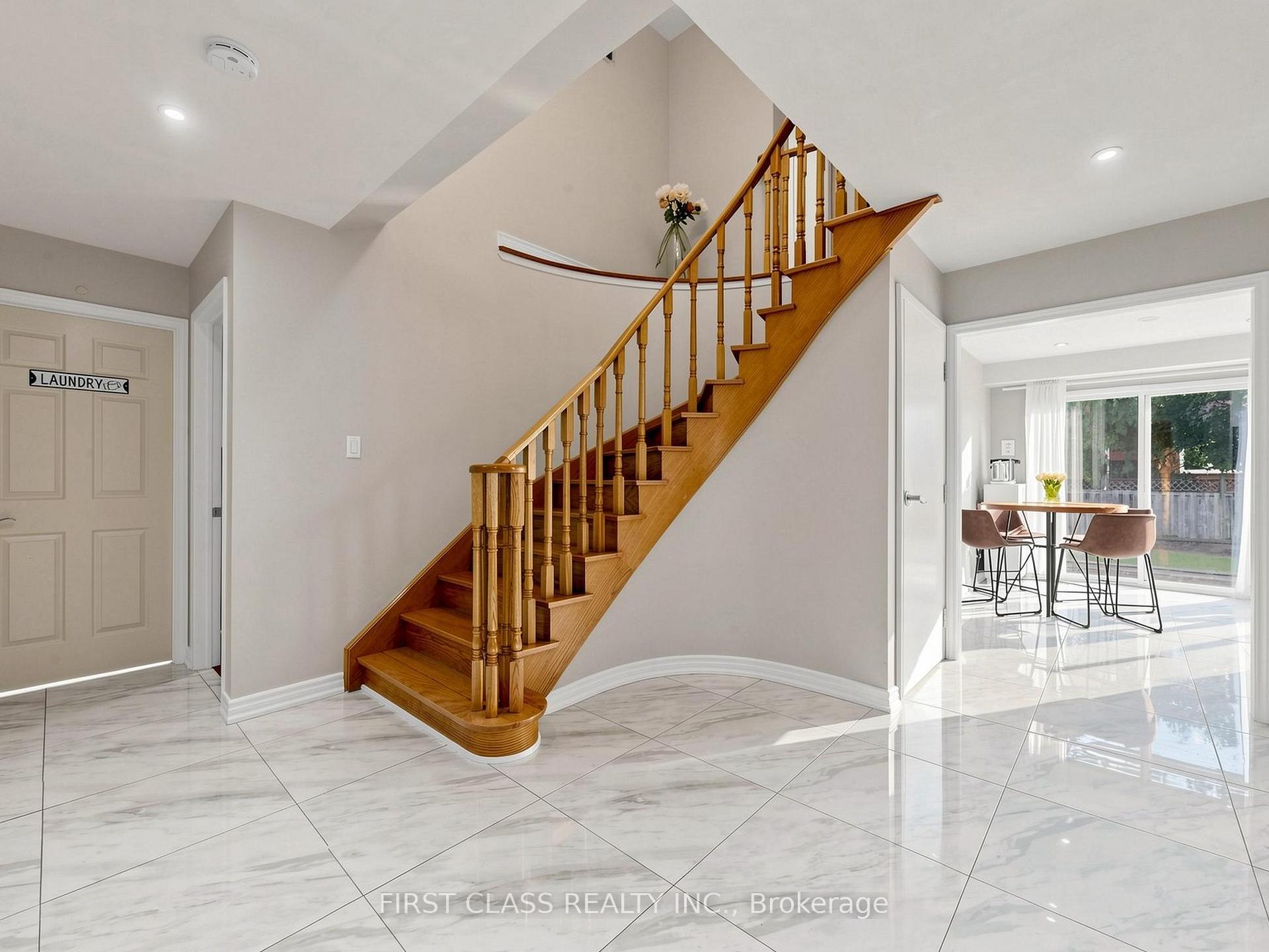 Photo 17 of 967 White Clover Way, Mississauga, East Credit — HOMEH