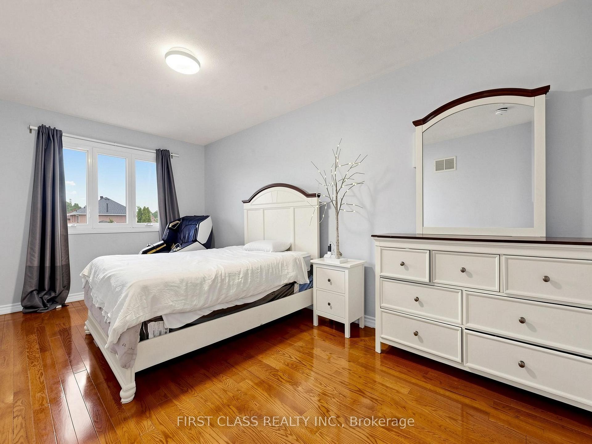 Photo 18 of 967 White Clover Way, Mississauga, East Credit — HOMEH
