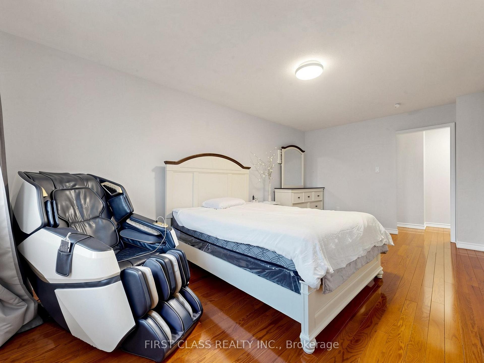 Photo 19 of 967 White Clover Way, Mississauga, East Credit — HOMEH