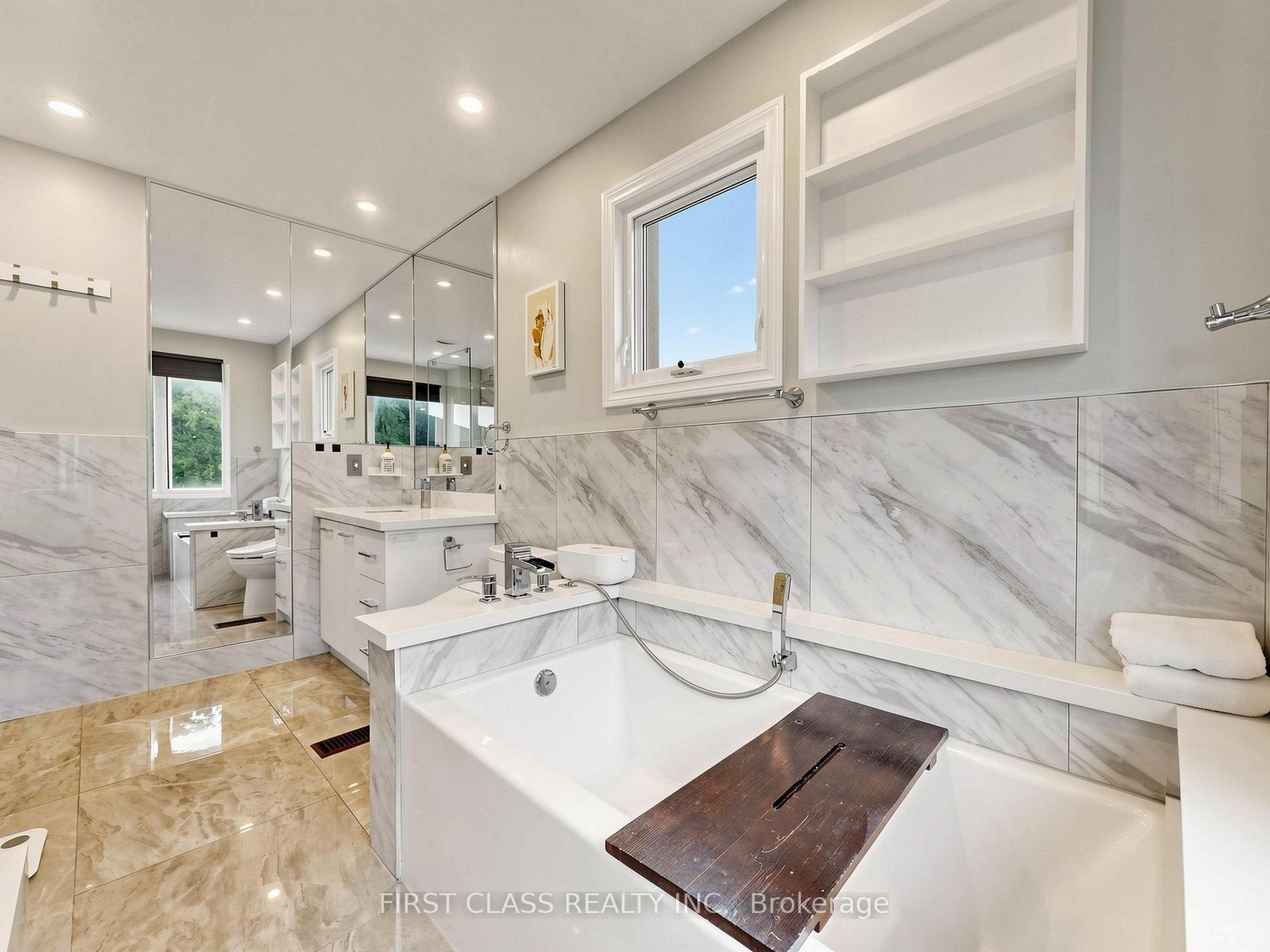 Photo 20 of 967 White Clover Way, Mississauga, East Credit — HOMEH