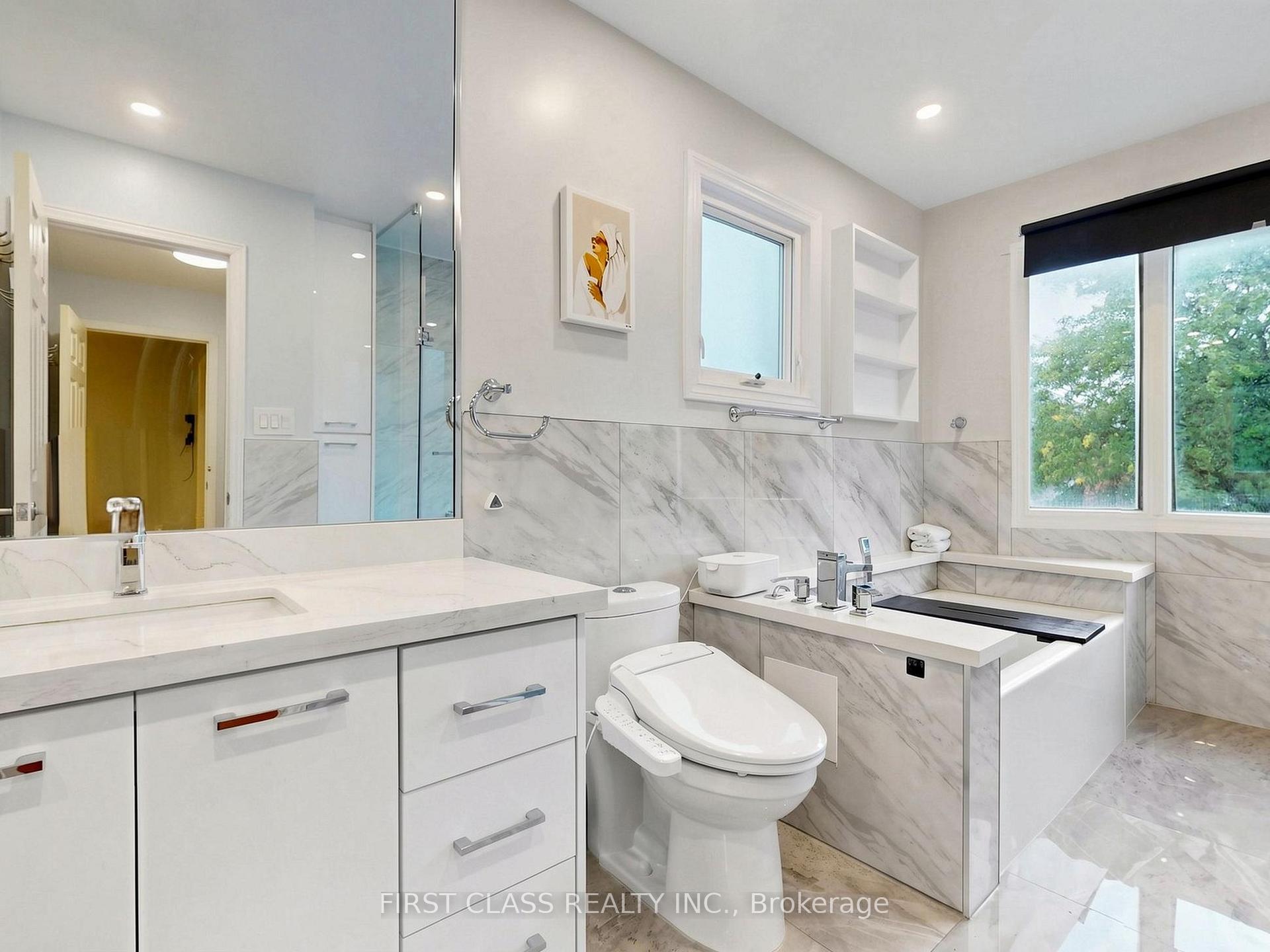 Photo 21 of 967 White Clover Way, Mississauga, East Credit — HOMEH