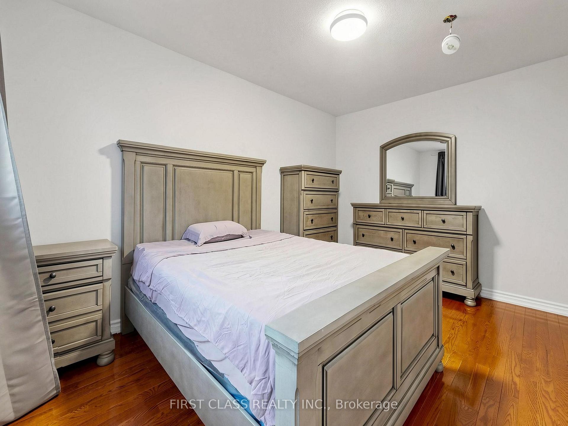 Photo 23 of 967 White Clover Way, Mississauga, East Credit — HOMEH