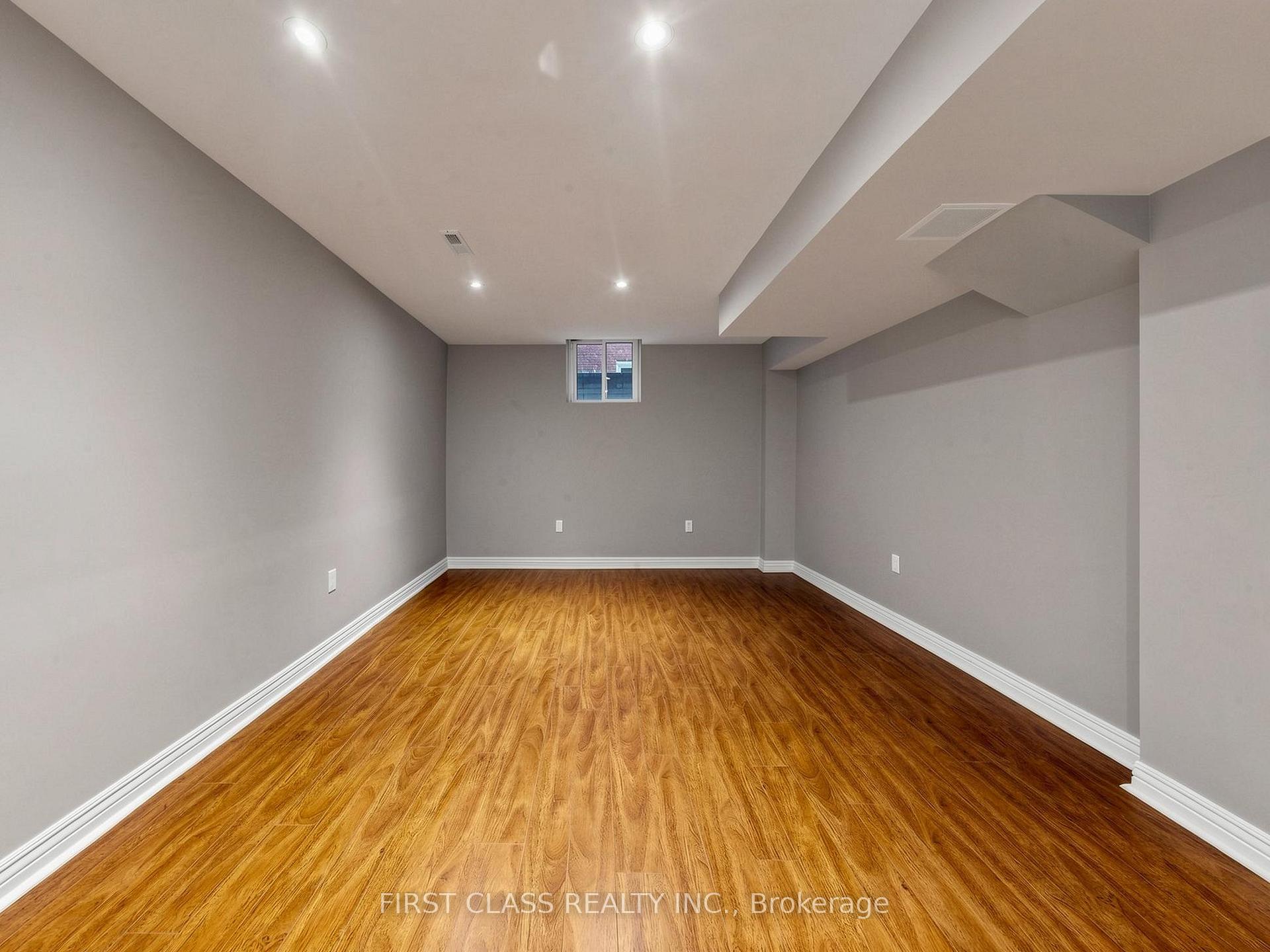 Photo 33 of 967 White Clover Way, Mississauga, East Credit — HOMEH