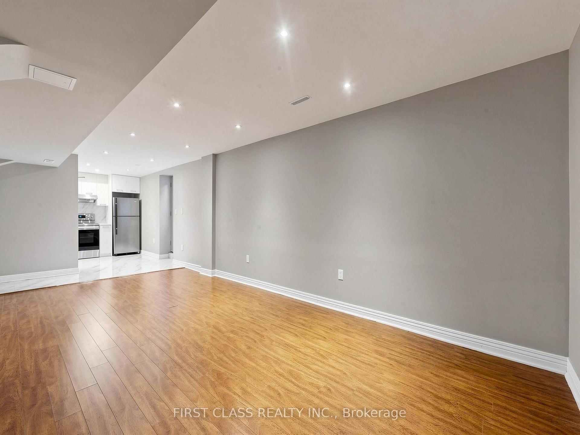 Photo 35 of 967 White Clover Way, Mississauga, East Credit — HOMEH