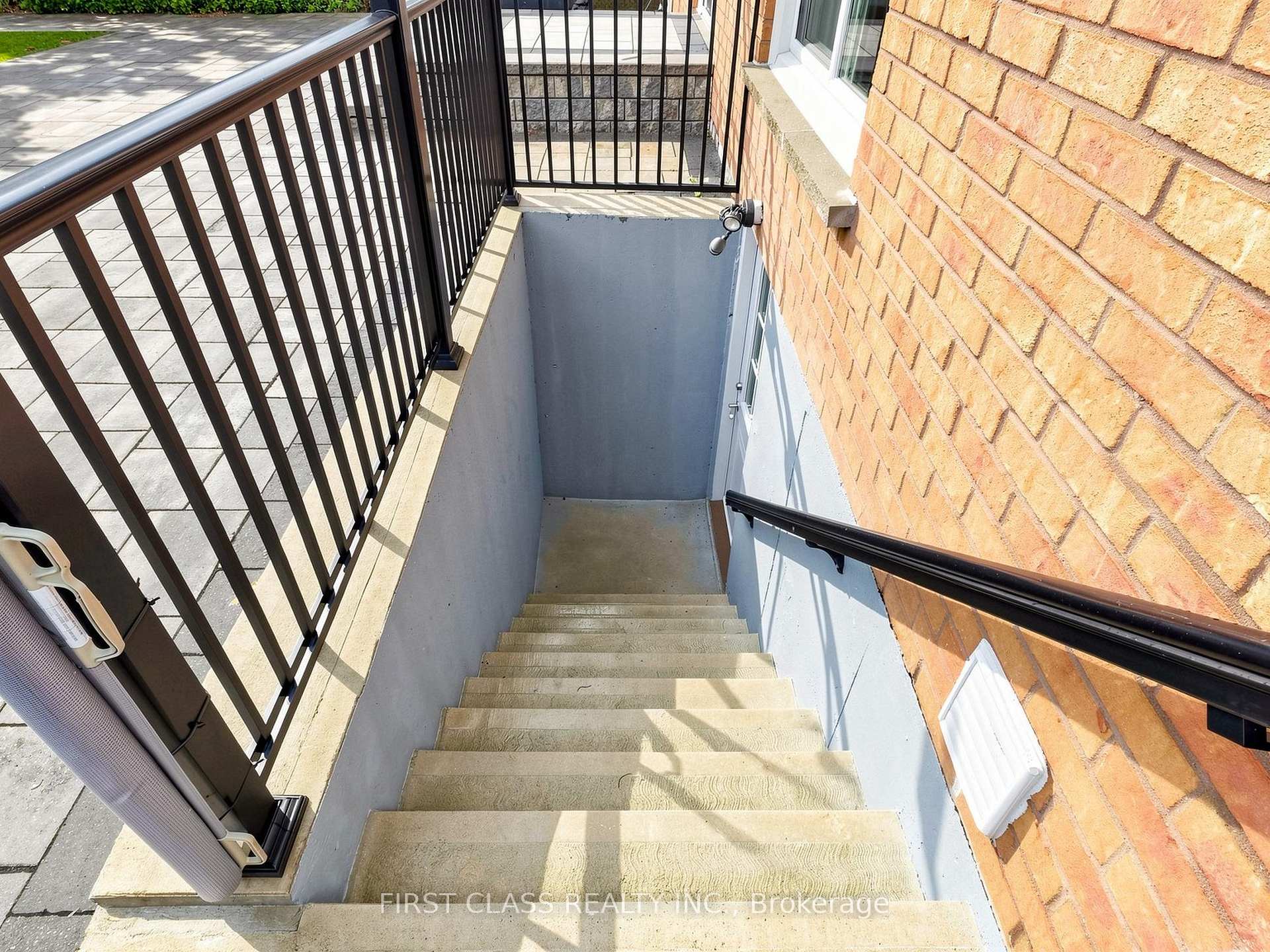 Photo 46 of 967 White Clover Way, Mississauga, East Credit — HOMEH