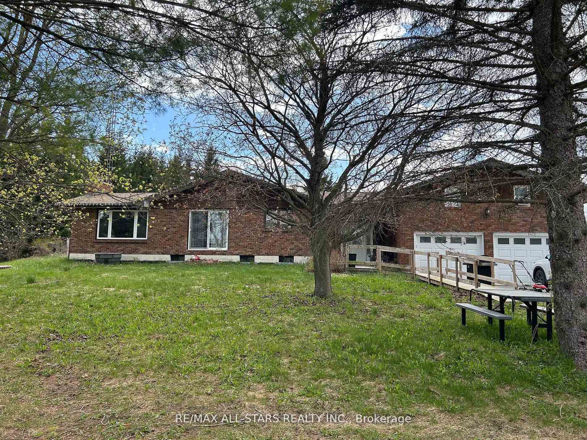 Photo of 1185 Sturgeon Road