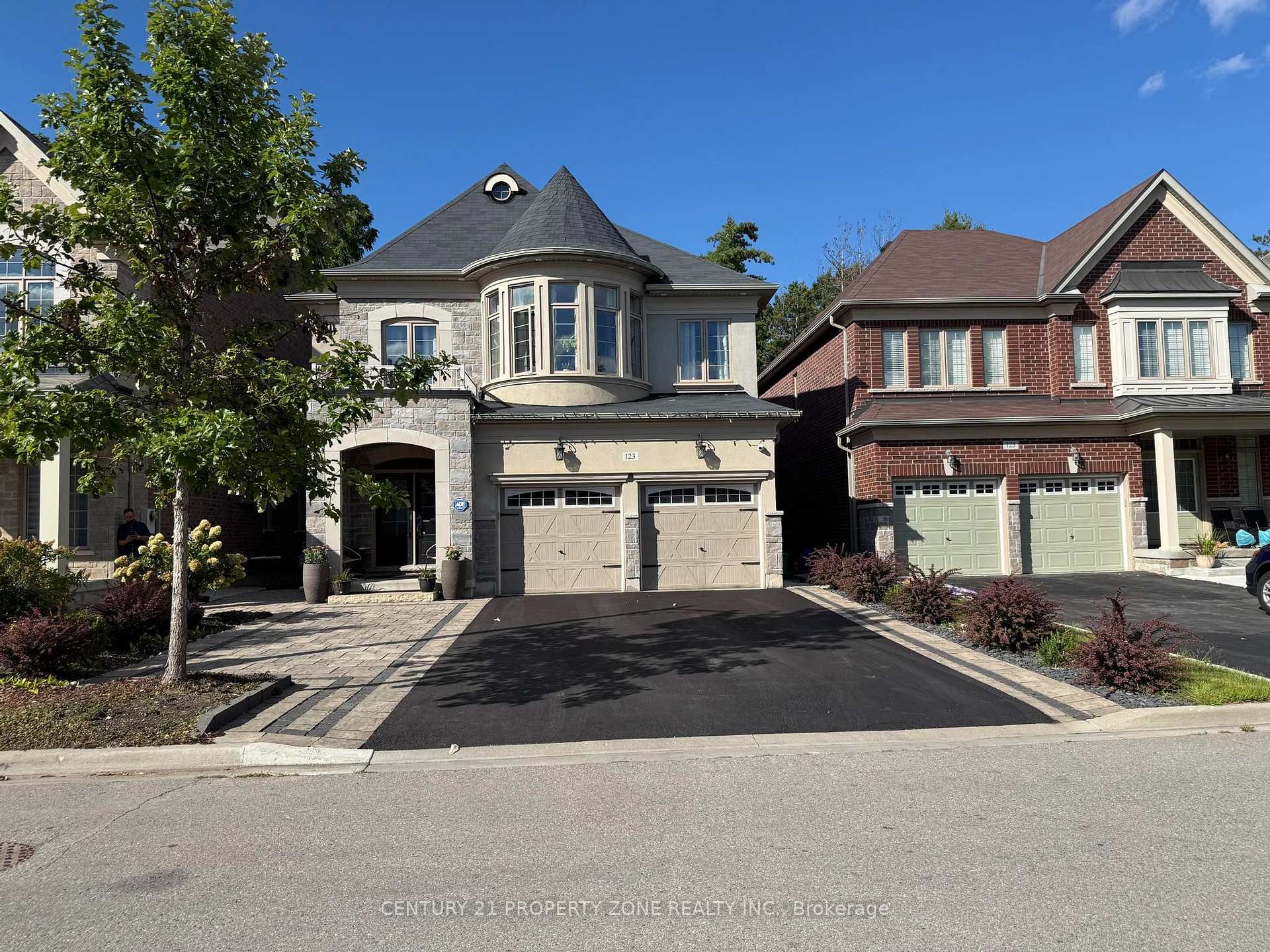 Photo 3 of 123 Upper Canada Court, Halton Hills, Georgetown — HOMEH