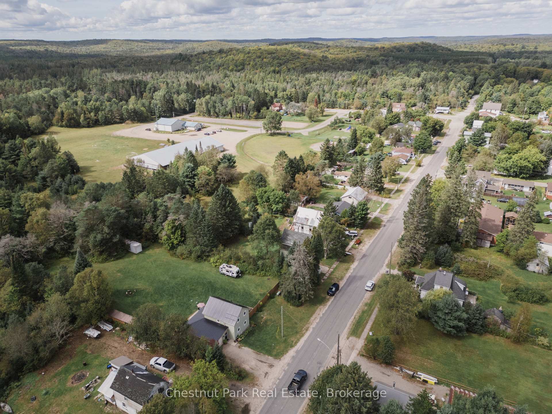 Photo 3 of 2200 Stisted Road S, McMurrich/Monteith, Sprucedale — HOMEH