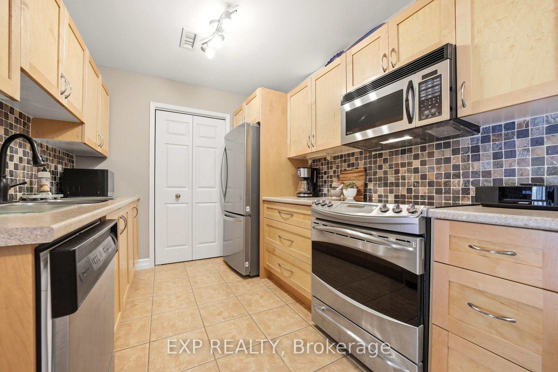 Photo 13 of Unit 206, 2085 Amherst Heights Drive, Burlington, Brant Hills — HOMEH